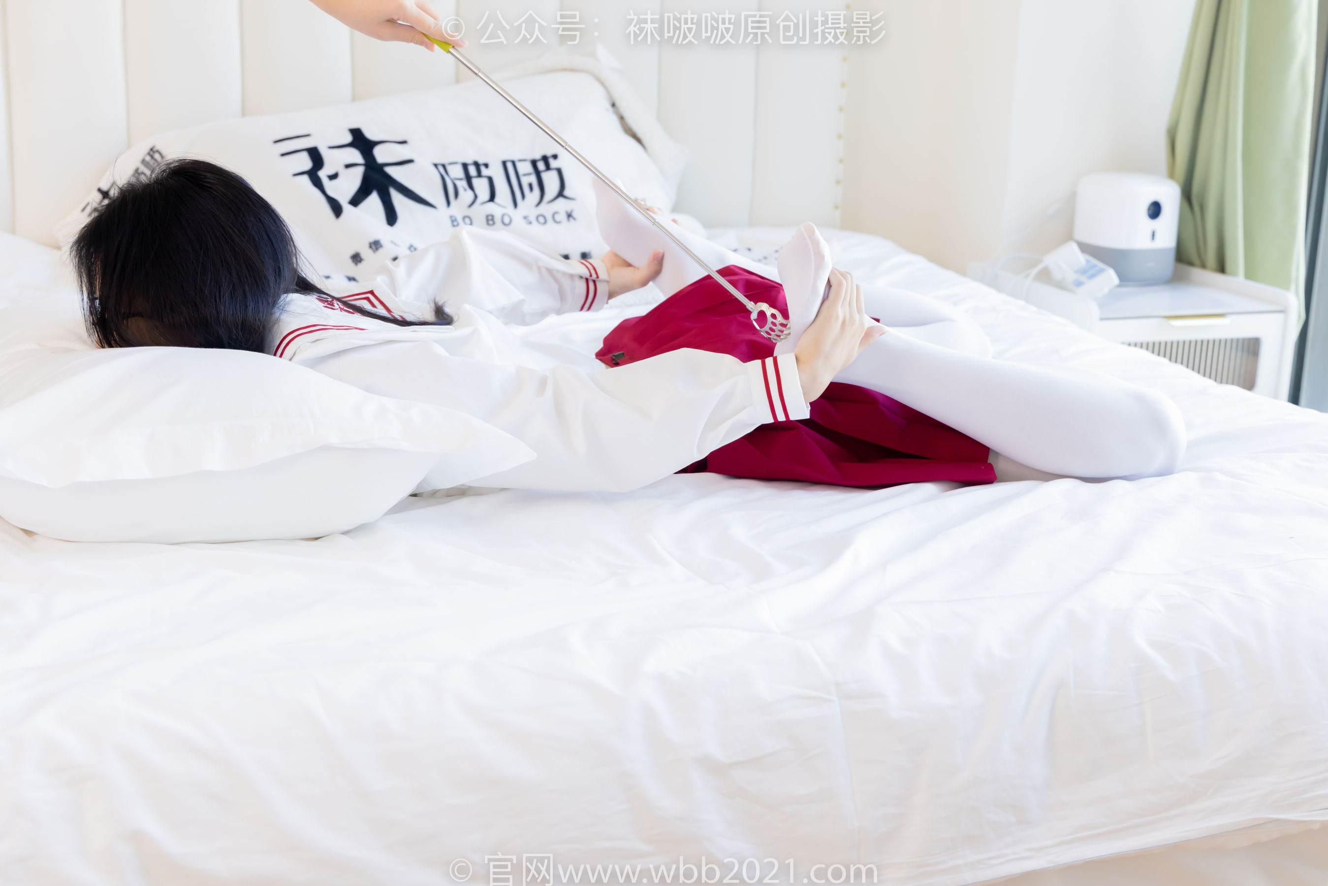 BoBoSocks袜啵啵 No.545 奶油 - 白色马丁靴、厚白丝、jk制服、瑜伽动作时用老头乐挠脚剧情/(144P)