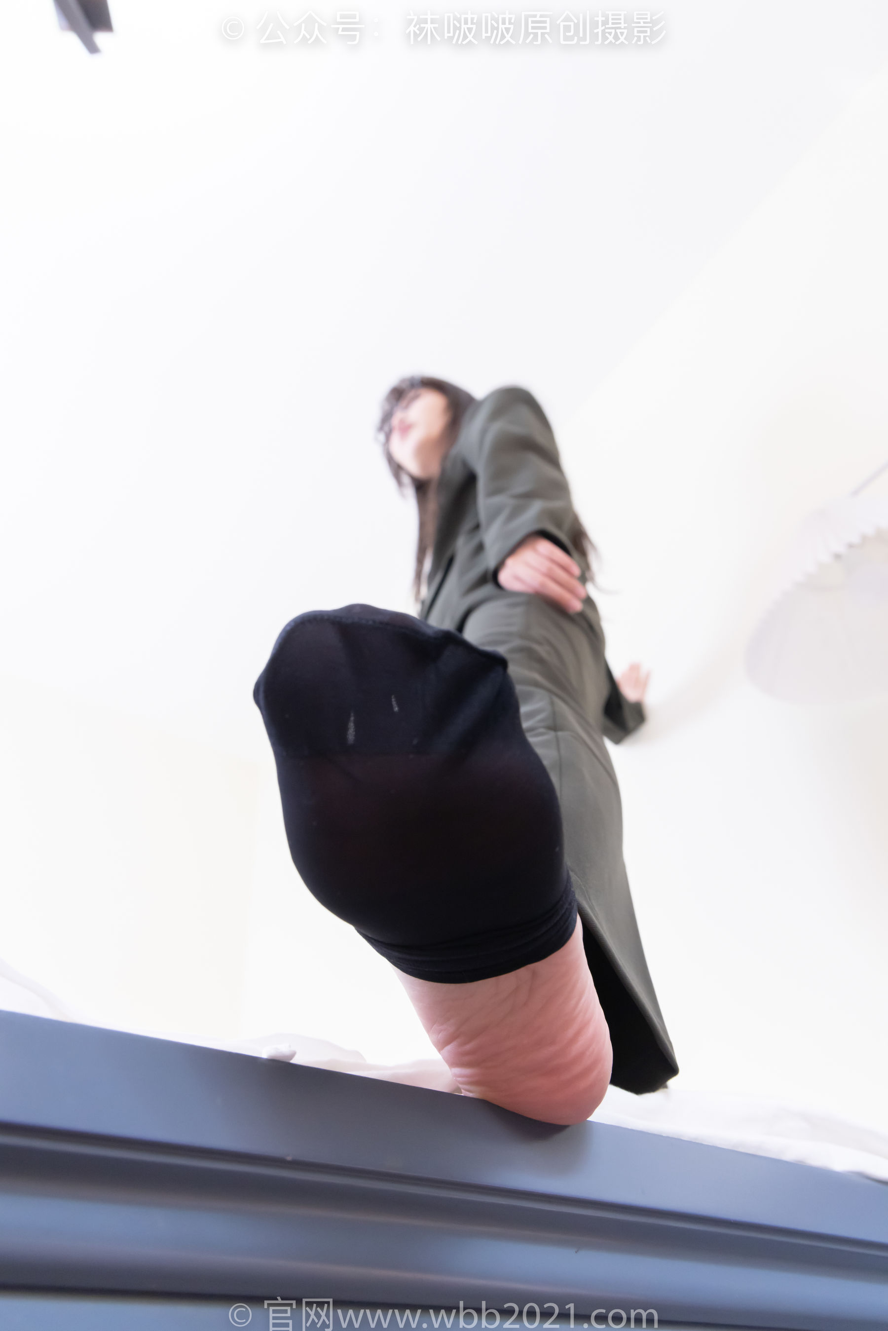 BoBoSocks袜啵啵 No.529 甜甜圈 - 高跟鞋、短黑丝、裸足、半蹲半脱袜子剧情/(154P)