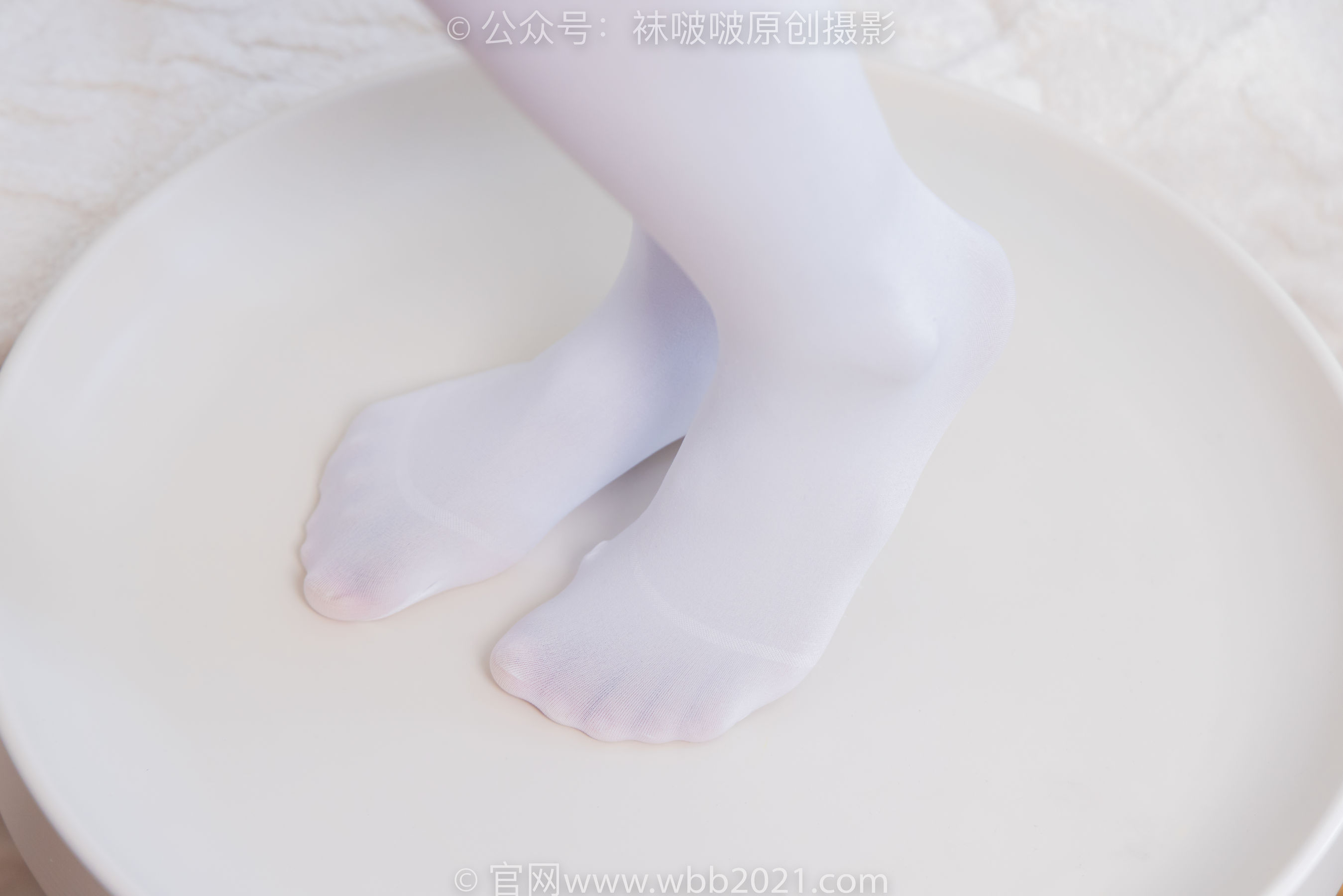 BoBoSocks袜啵啵 No.545 奶油 - 白色马丁靴、厚白丝、jk制服、瑜伽动作时用老头乐挠脚剧情/(144P)