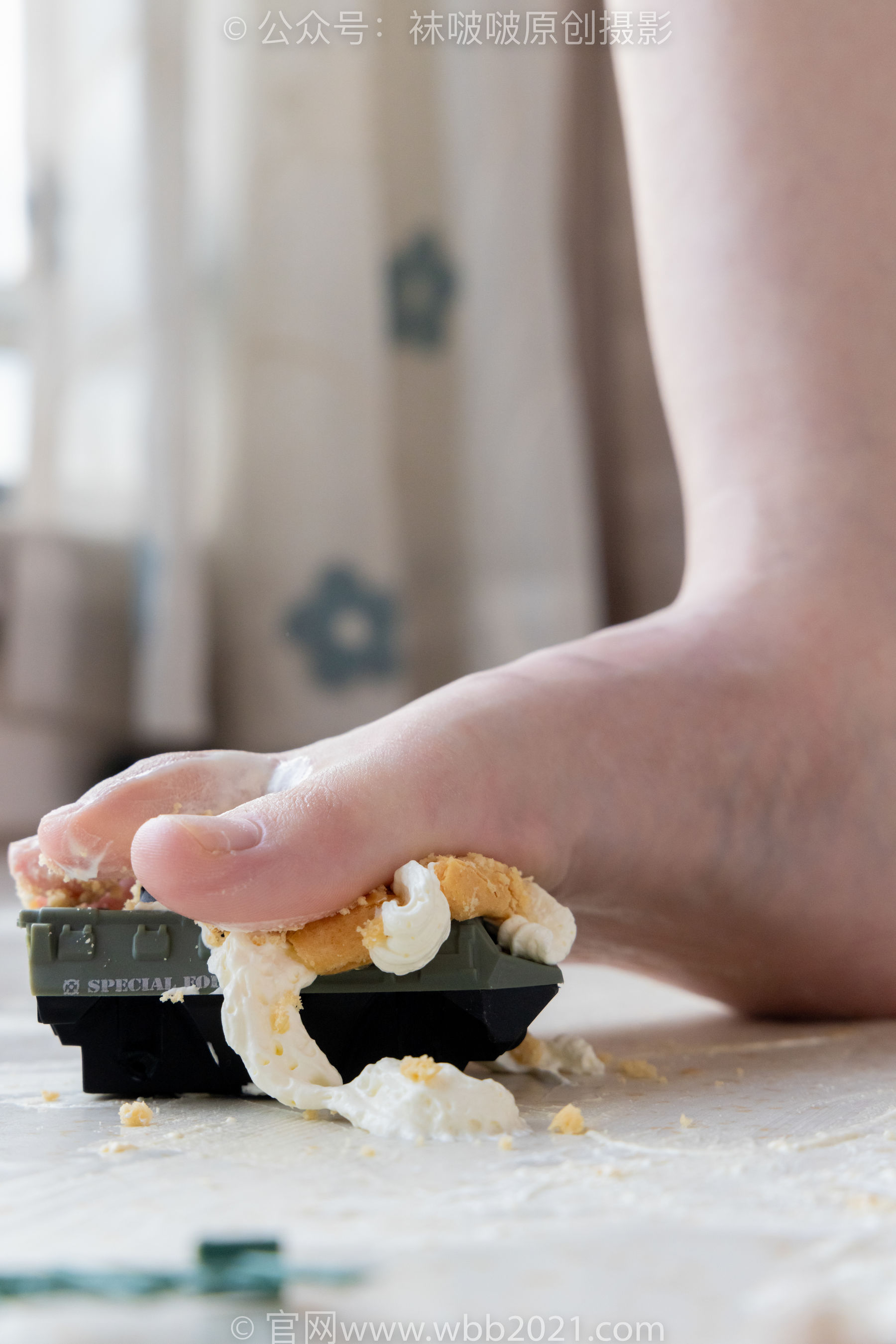 BoBoSocks袜啵啵 No.544 甜甜圈 - 高跟鞋、油亮薄白丝、裸足、踩小人和奶油泡芙剧情/(172P)