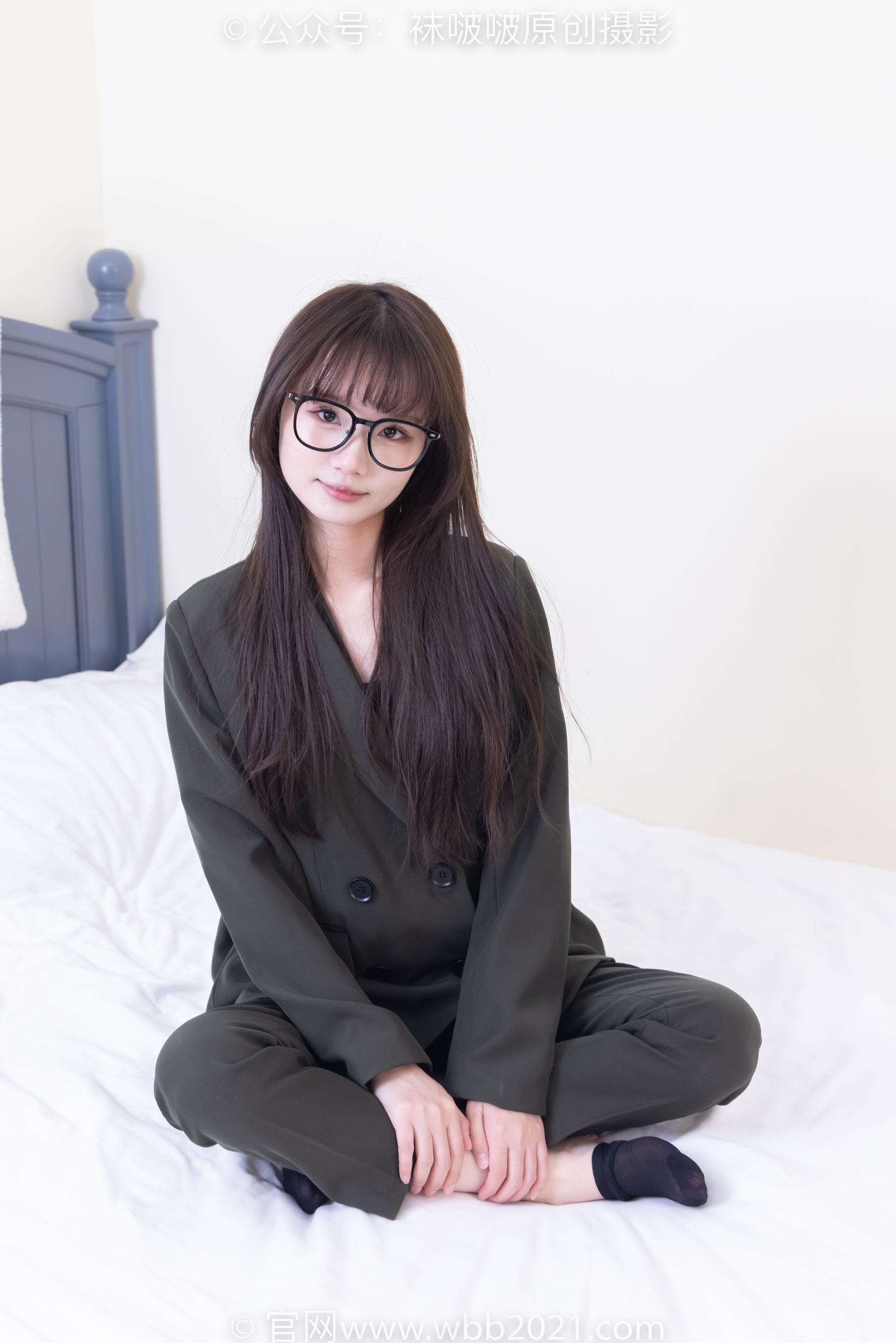 BoBoSocks袜啵啵 No.529 甜甜圈 - 高跟鞋、短黑丝、裸足、半蹲半脱袜子剧情/(154P)