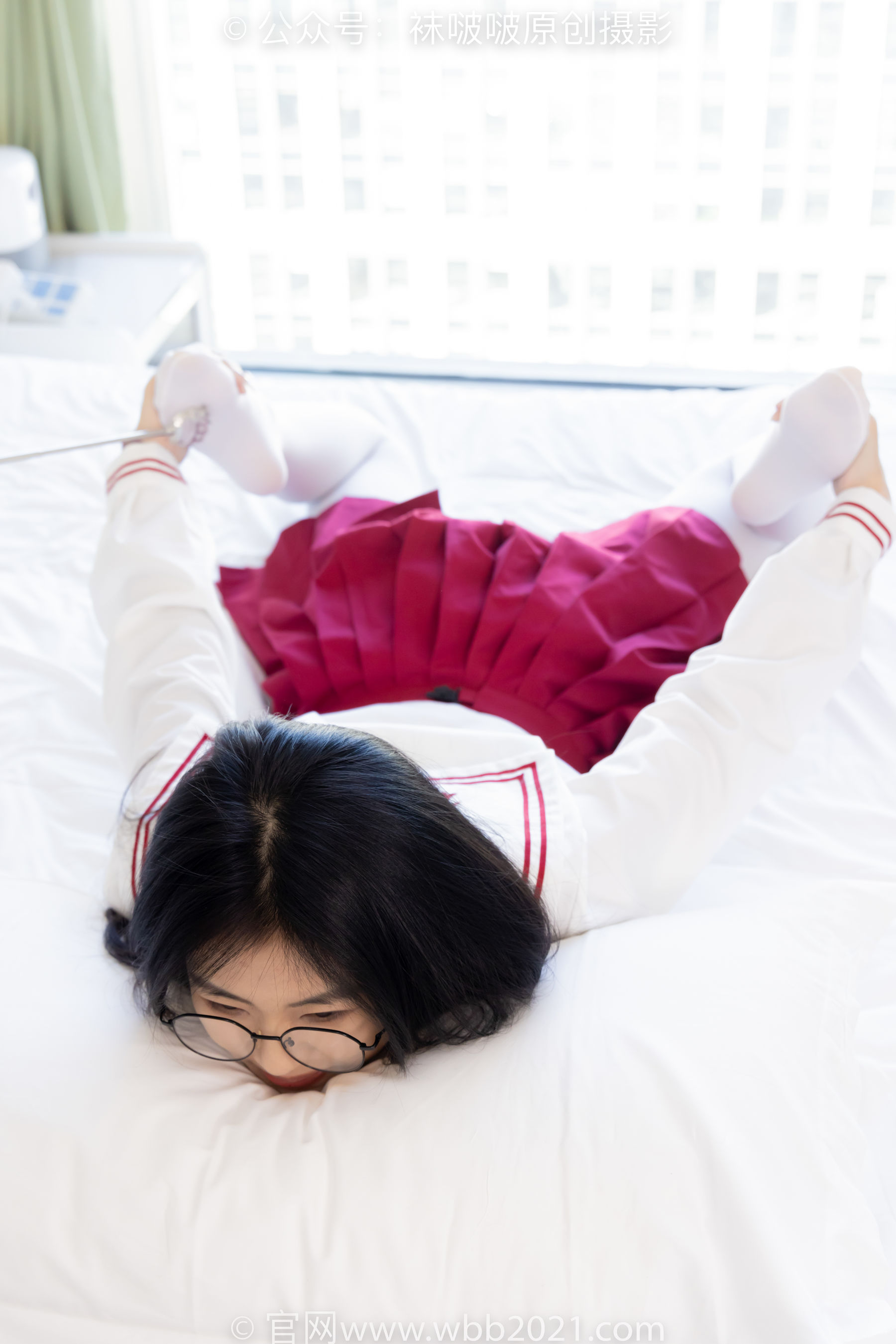 BoBoSocks袜啵啵 No.545 奶油 - 白色马丁靴、厚白丝、jk制服、瑜伽动作时用老头乐挠脚剧情/(144P)