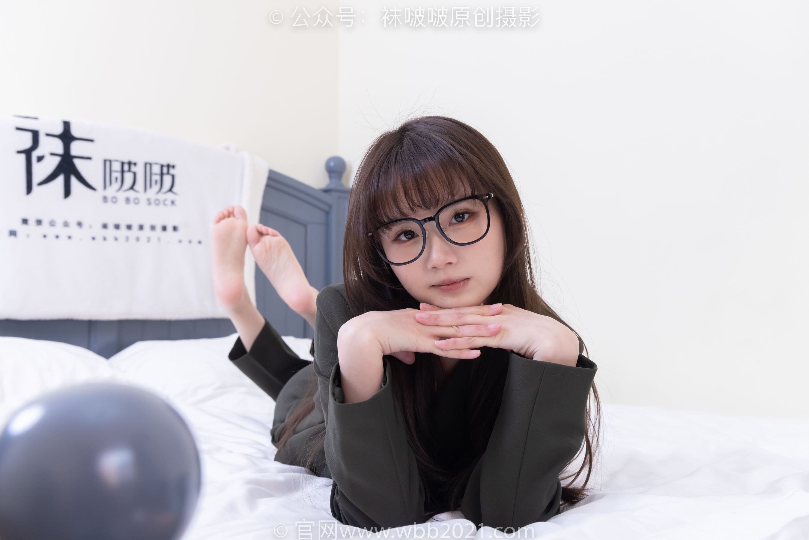 BoBoSocks袜啵啵 No.529 甜甜圈 - 高跟鞋、短黑丝、裸足、半蹲半脱袜子剧情/(154P)