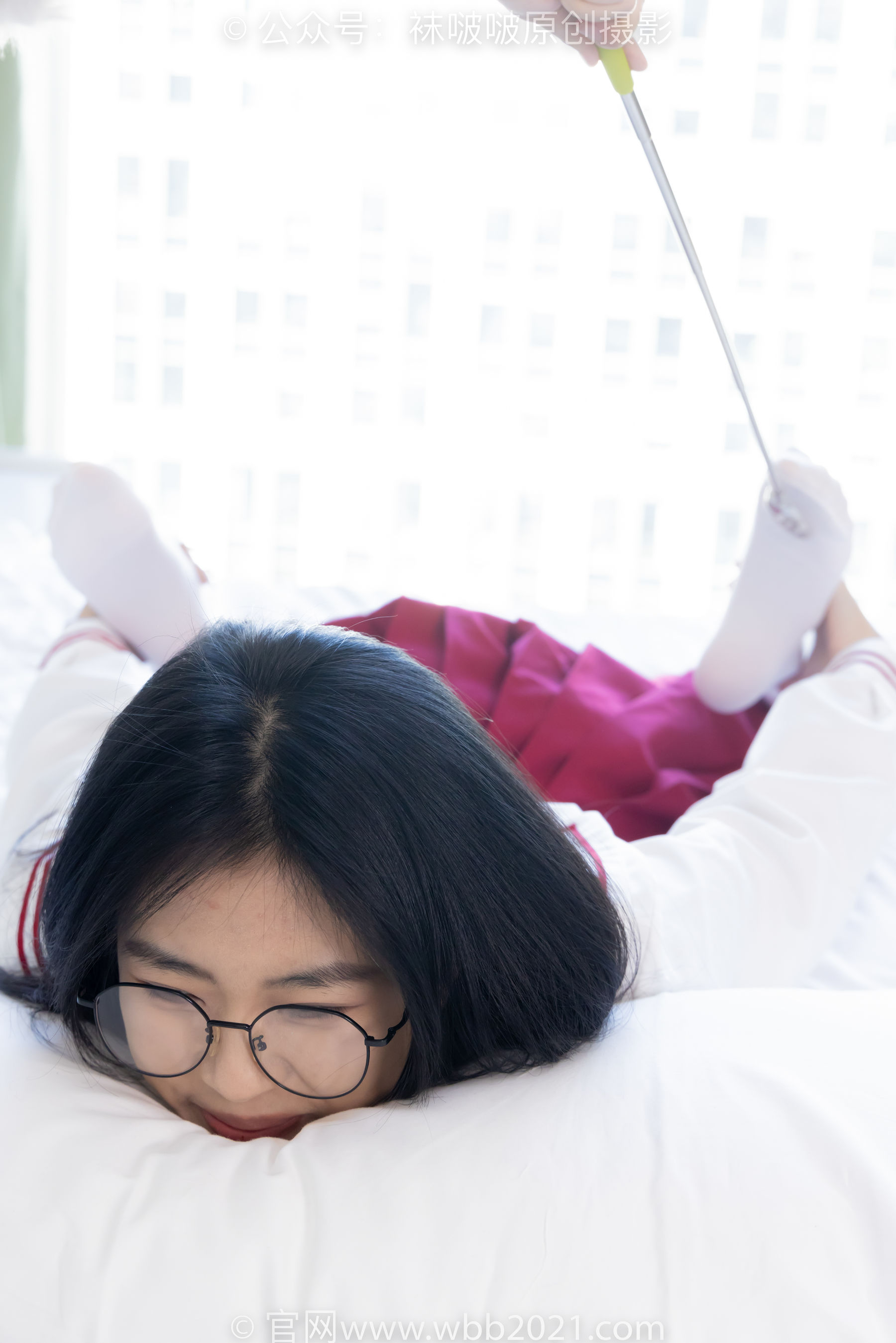 BoBoSocks袜啵啵 No.545 奶油 - 白色马丁靴、厚白丝、jk制服、瑜伽动作时用老头乐挠脚剧情/(144P)