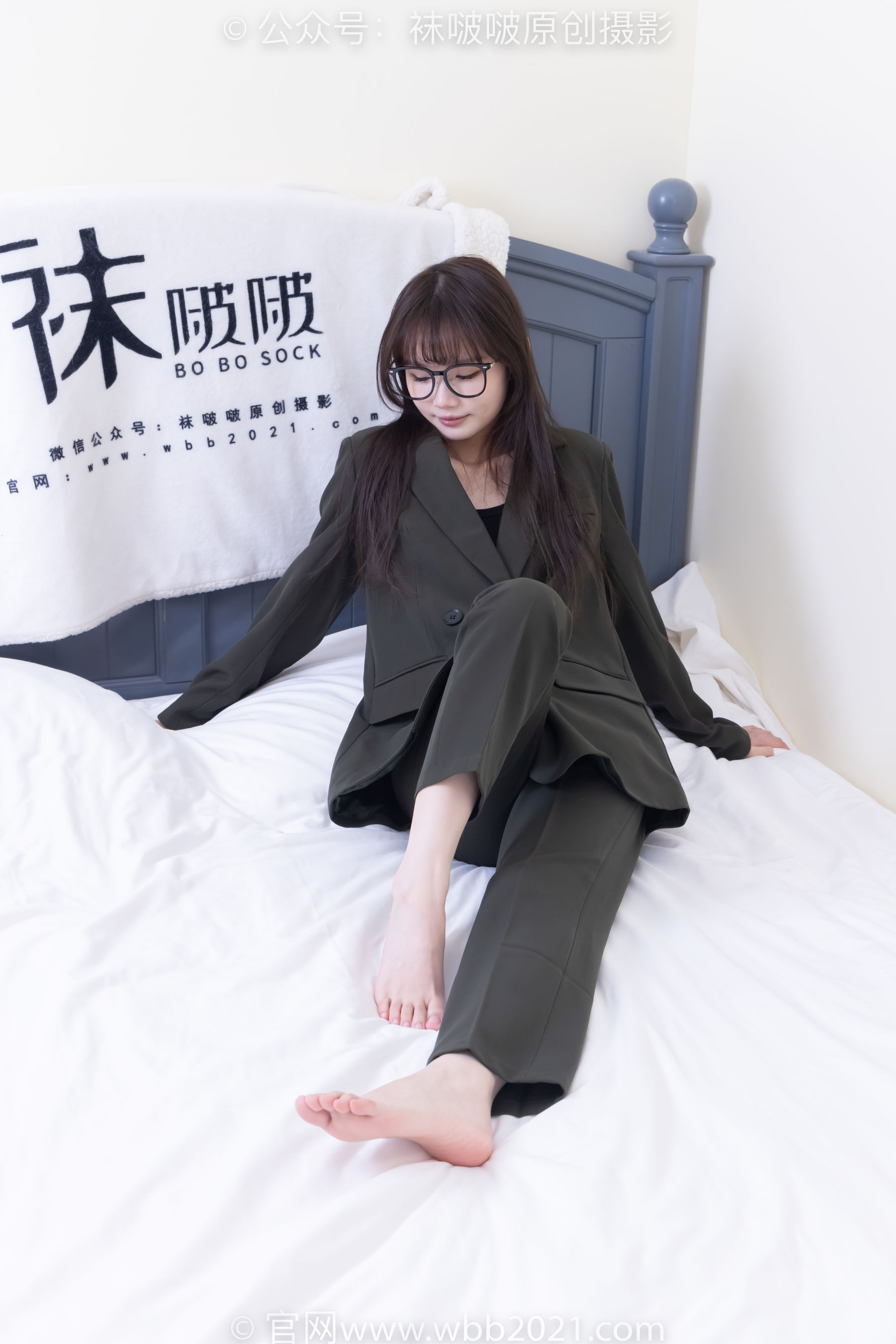 BoBoSocks袜啵啵 No.529 甜甜圈 - 高跟鞋、短黑丝、裸足、半蹲半脱袜子剧情/(154P)