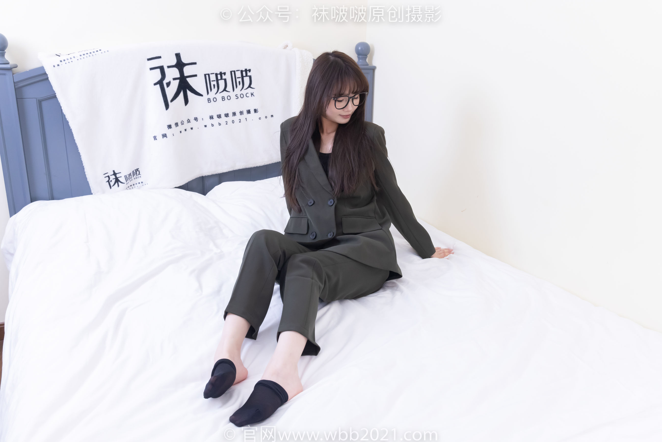 BoBoSocks袜啵啵 No.529 甜甜圈 - 高跟鞋、短黑丝、裸足、半蹲半脱袜子剧情/(154P)