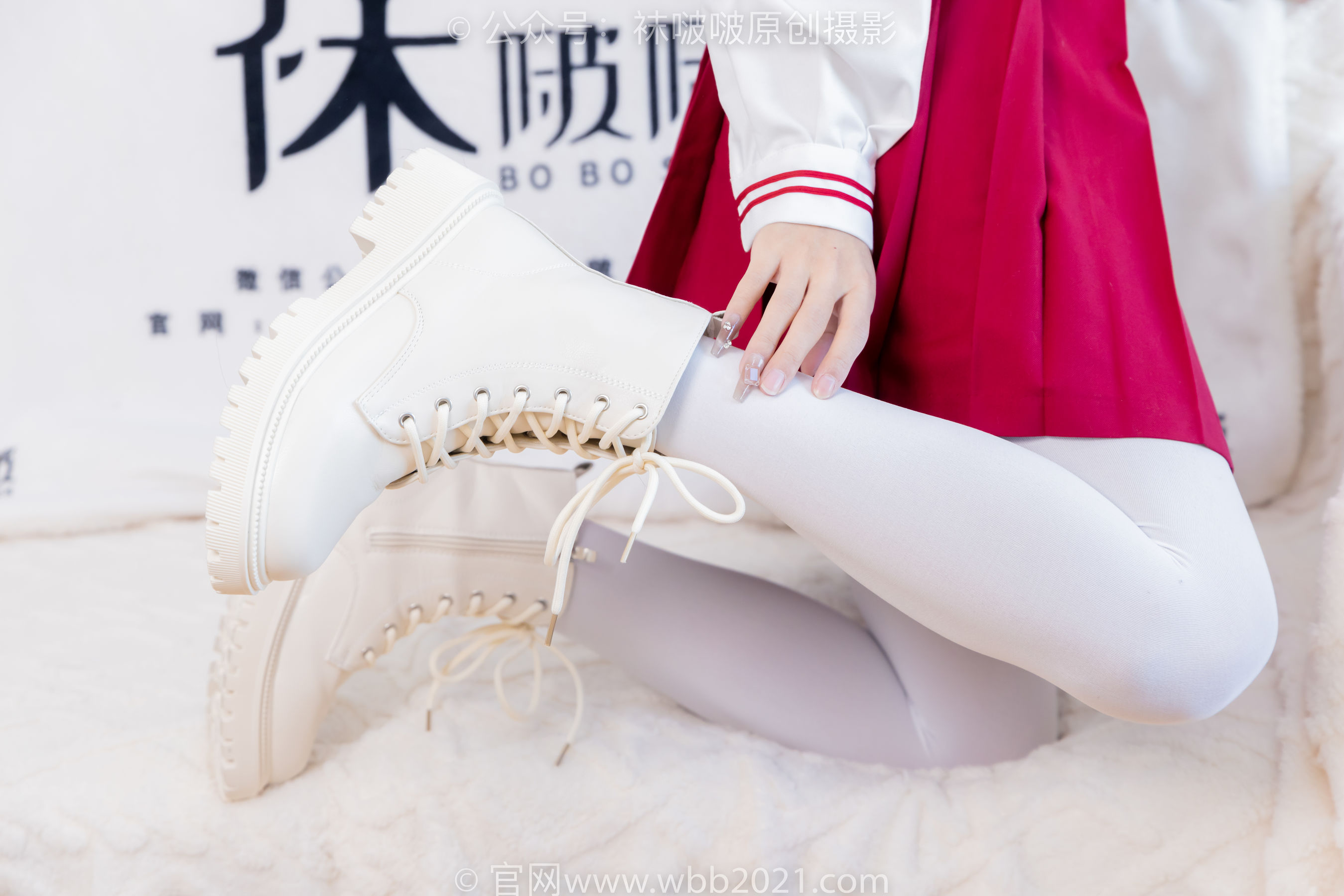 BoBoSocks袜啵啵 No.545 奶油 - 白色马丁靴、厚白丝、jk制服、瑜伽动作时用老头乐挠脚剧情/(144P)