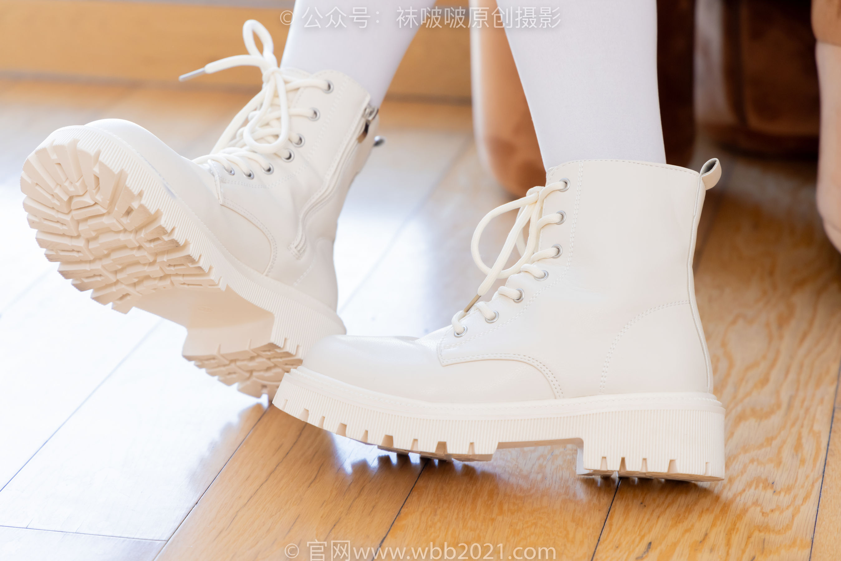 BoBoSocks袜啵啵 No.545 奶油 - 白色马丁靴、厚白丝、jk制服、瑜伽动作时用老头乐挠脚剧情/(144P)