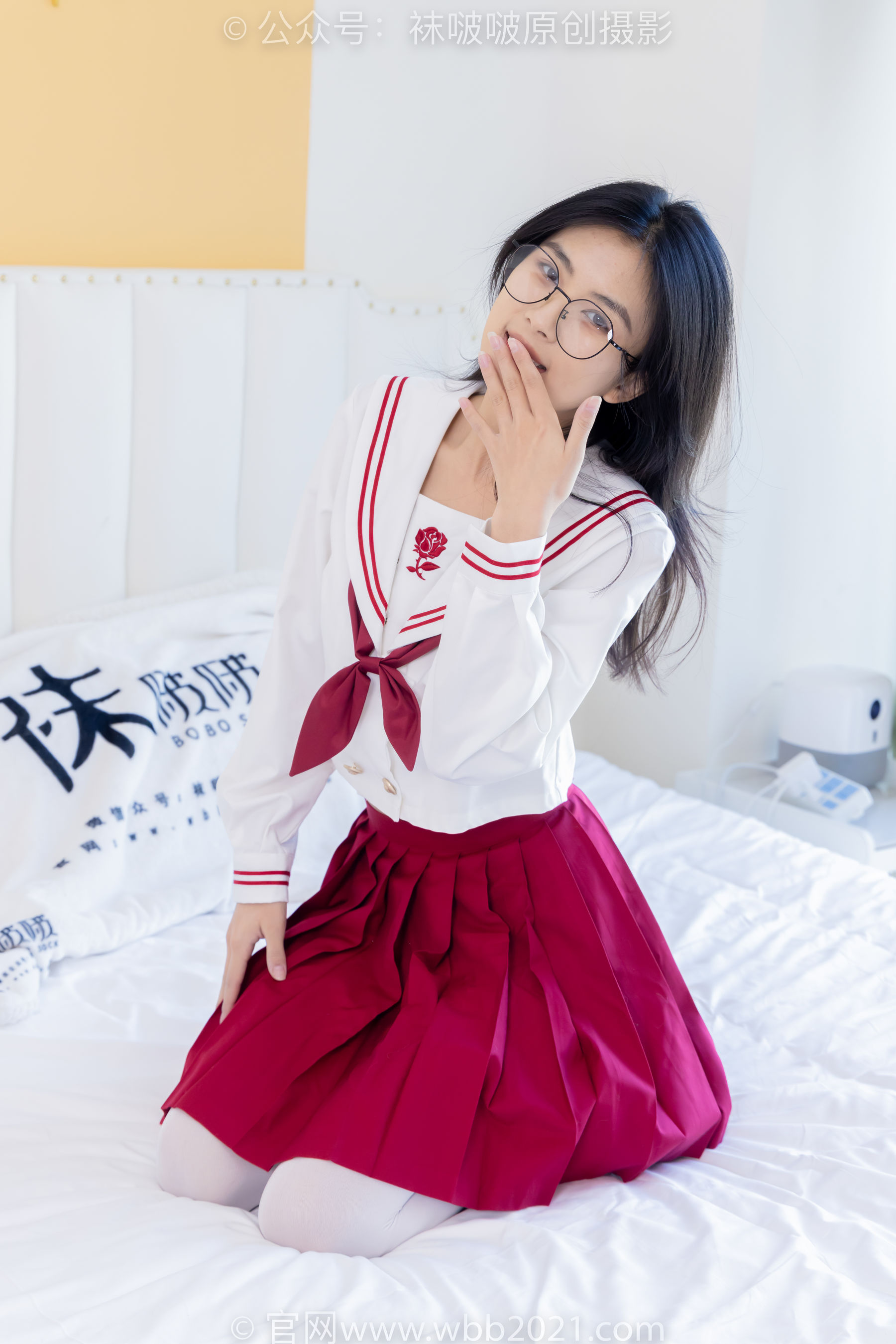 BoBoSocks袜啵啵 No.545 奶油 - 白色马丁靴、厚白丝、jk制服、瑜伽动作时用老头乐挠脚剧情/(144P)