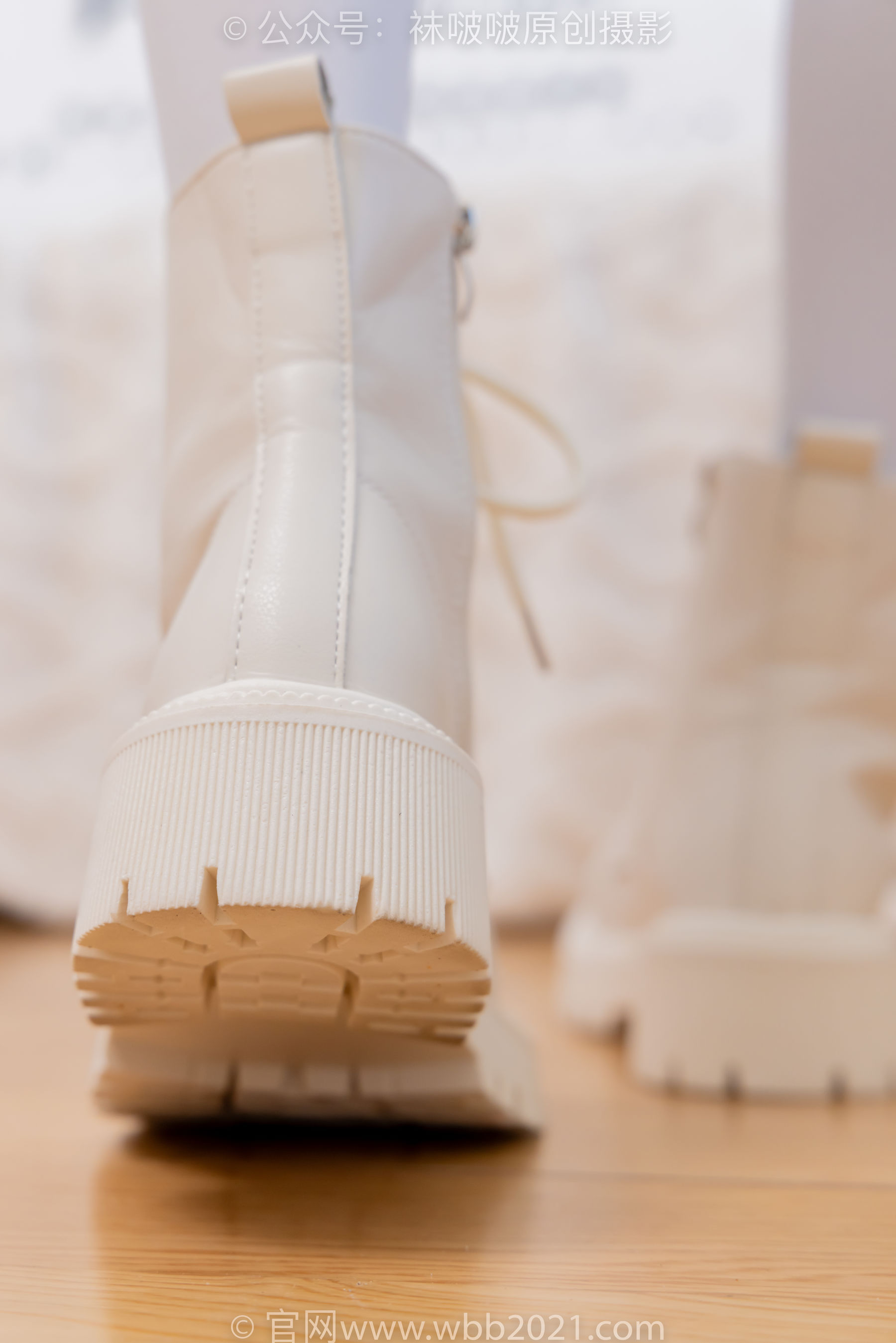 BoBoSocks袜啵啵 No.545 奶油 - 白色马丁靴、厚白丝、jk制服、瑜伽动作时用老头乐挠脚剧情/(144P)