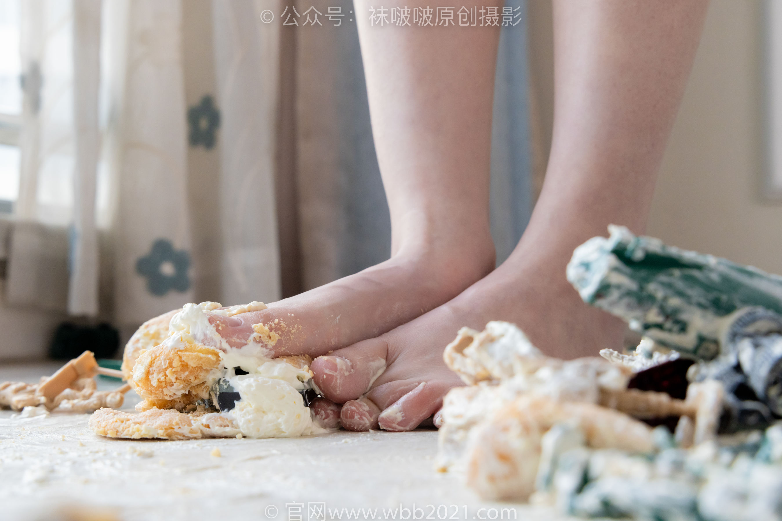 BoBoSocks袜啵啵 No.544 甜甜圈 - 高跟鞋、油亮薄白丝、裸足、踩小人和奶油泡芙剧情/(172P)