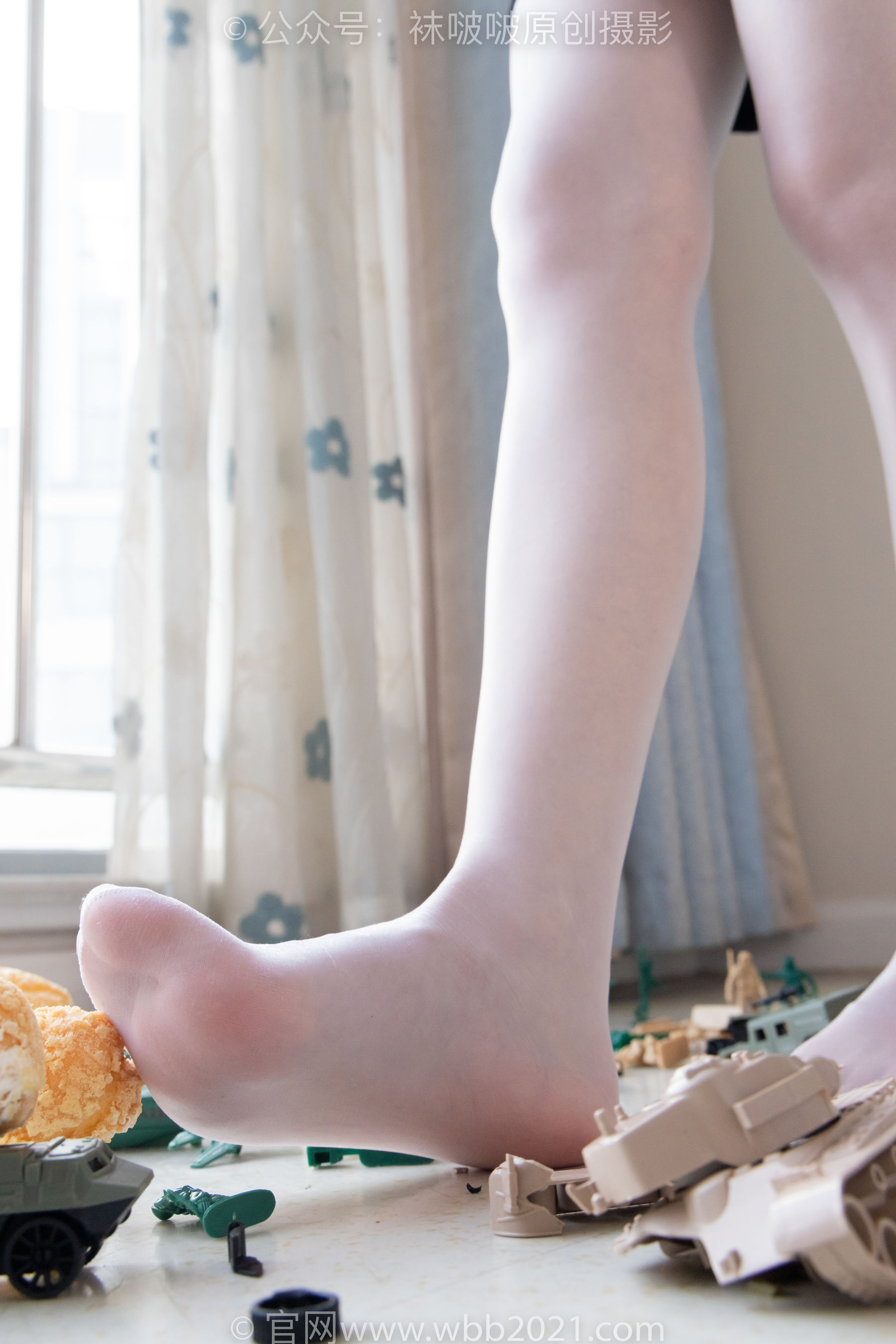 BoBoSocks袜啵啵 No.544 甜甜圈 - 高跟鞋、油亮薄白丝、裸足、踩小人和奶油泡芙剧情/(172P)