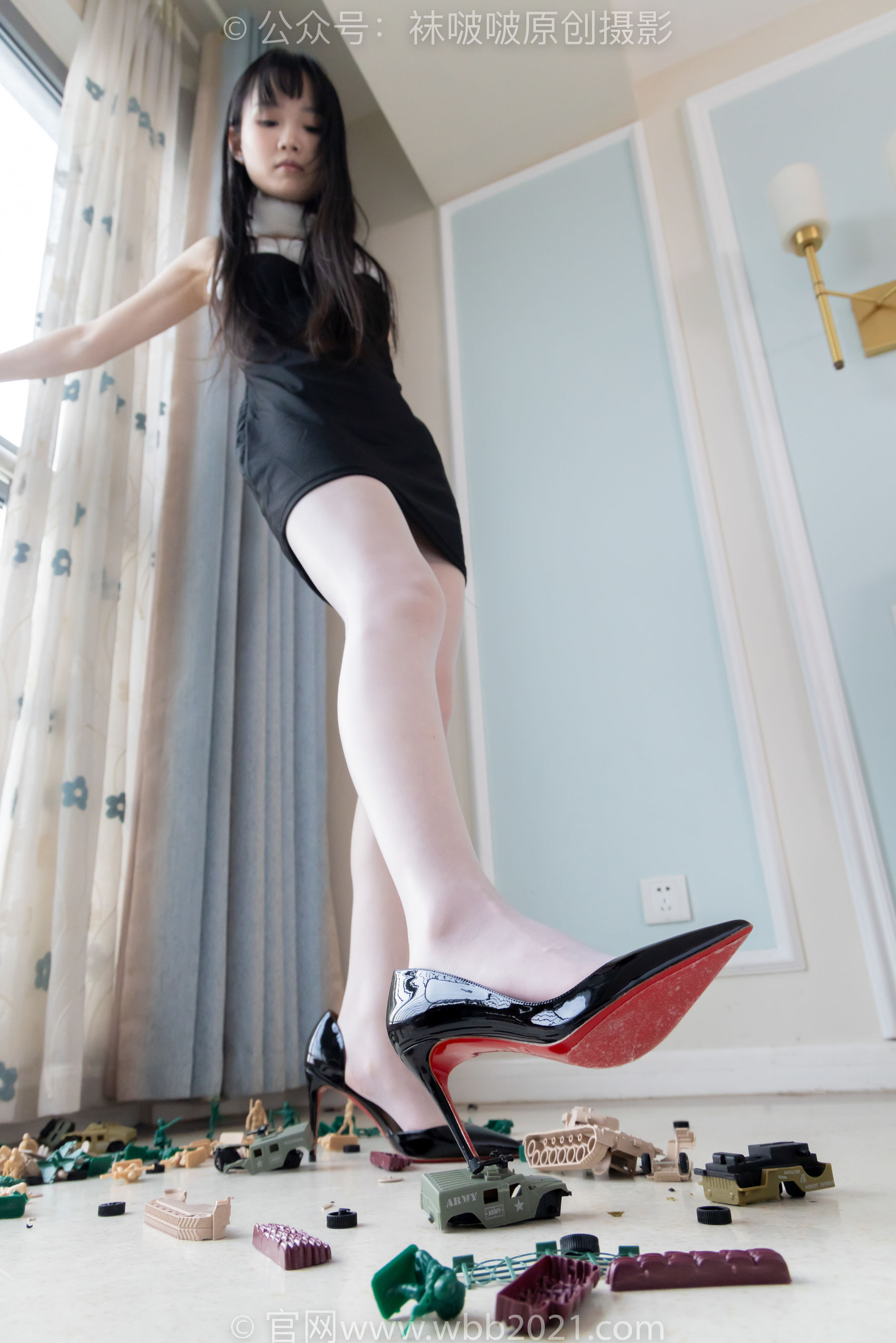 BoBoSocks袜啵啵 No.544 甜甜圈 - 高跟鞋、油亮薄白丝、裸足、踩小人和奶油泡芙剧情/(172P)