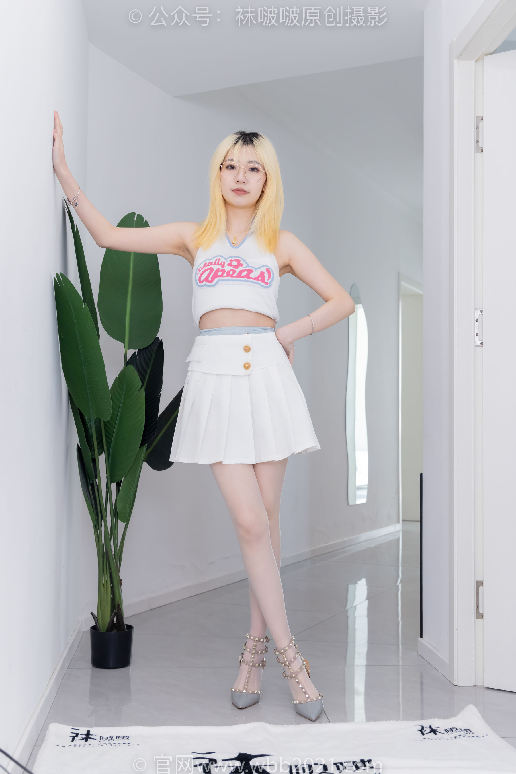 BoBoSocks袜啵啵 No.543 小甜豆 高跟鞋、油亮淡蓝丝、腰丝/(150P)