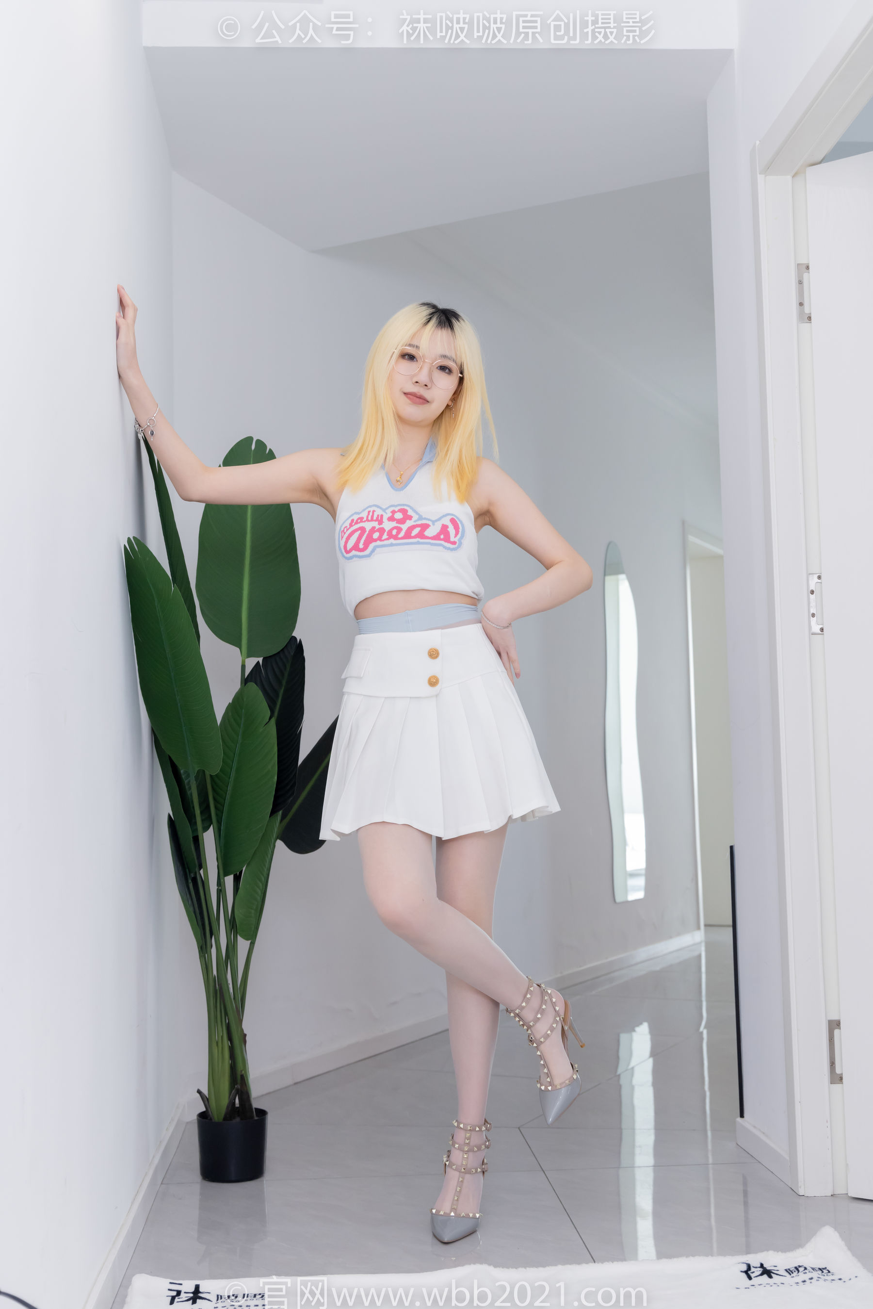 BoBoSocks袜啵啵 No.543 小甜豆 高跟鞋、油亮淡蓝丝、腰丝/(150P)