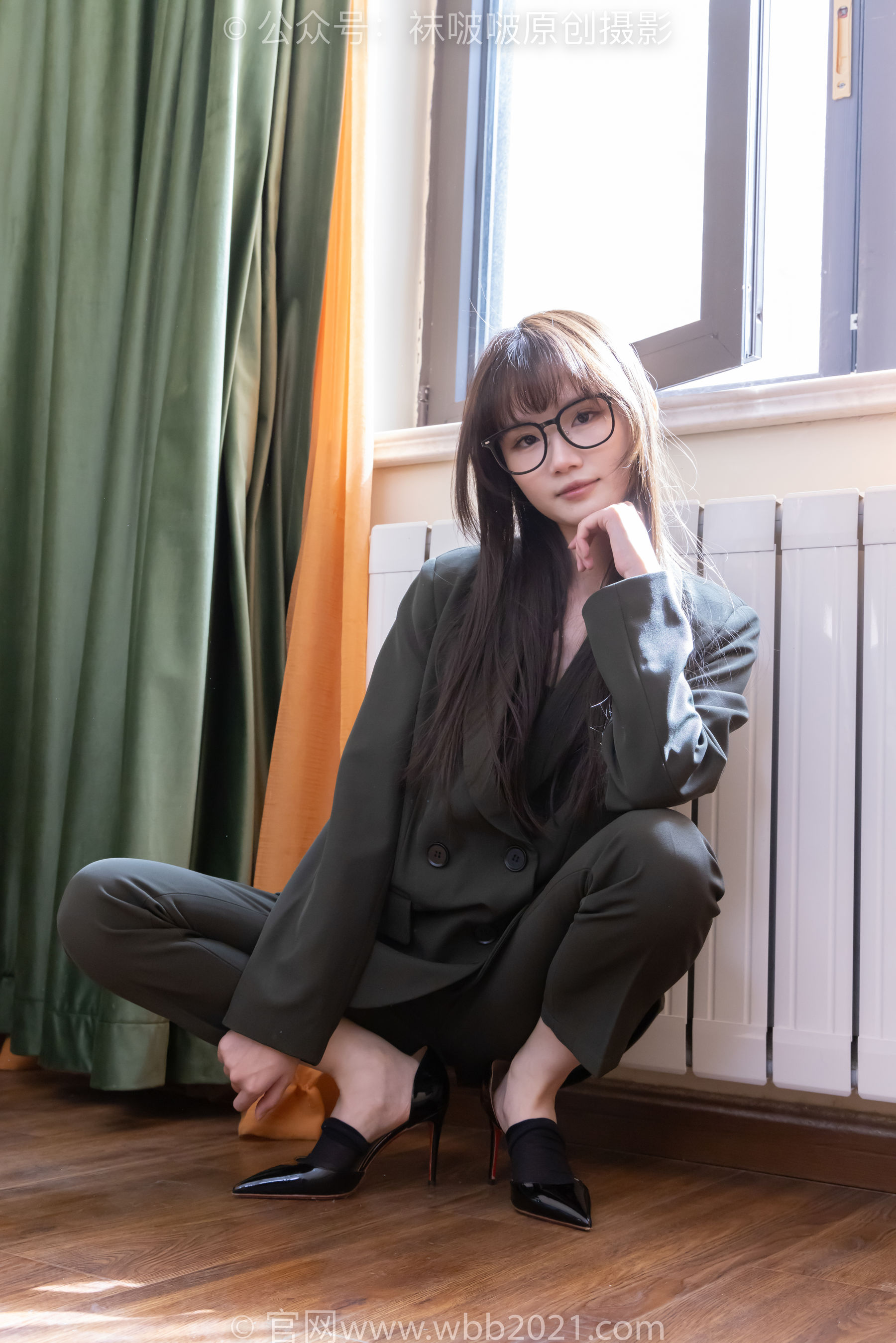 BoBoSocks袜啵啵 No.529 甜甜圈 - 高跟鞋、短黑丝、裸足、半蹲半脱袜子剧情/(154P)