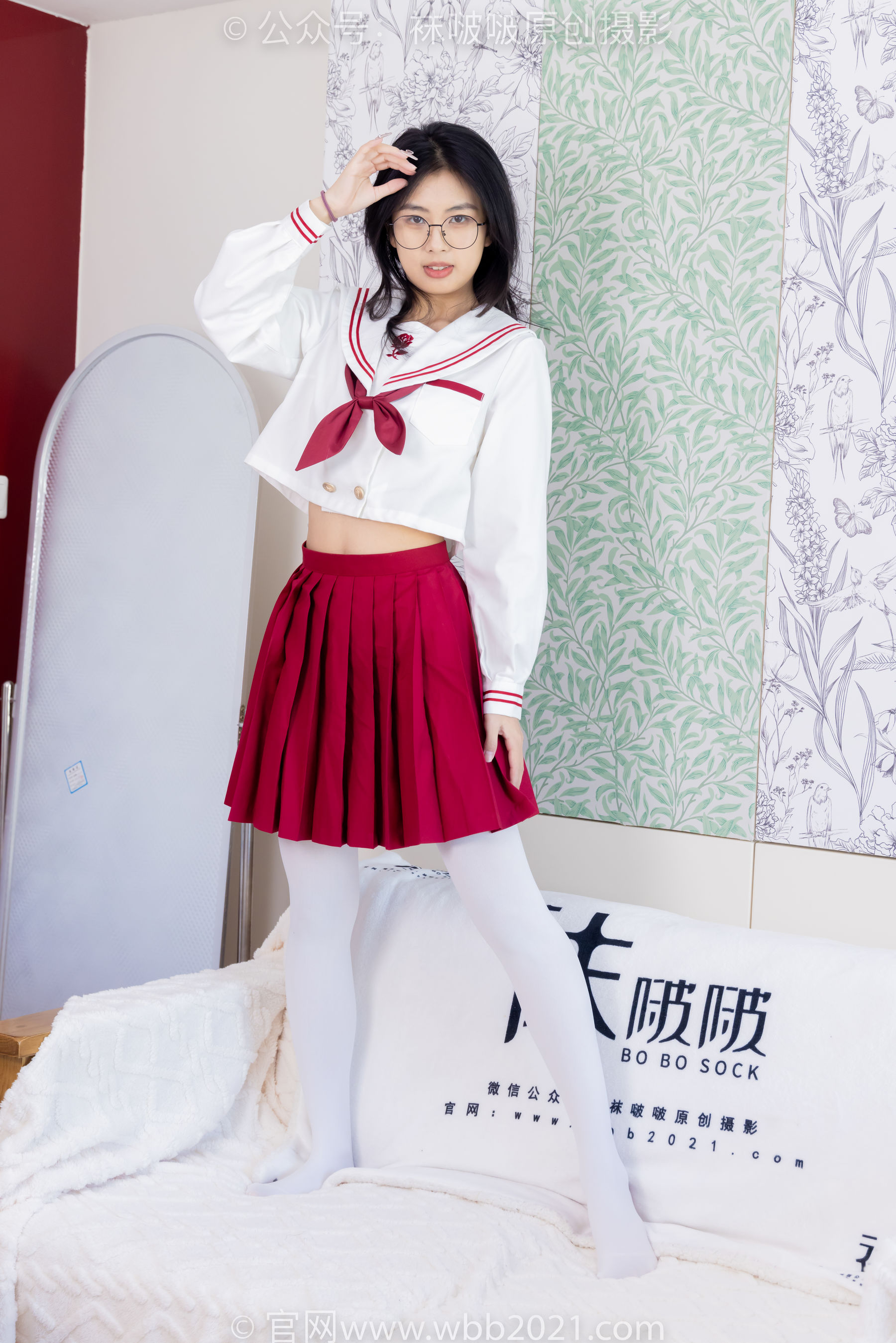 BoBoSocks袜啵啵 No.545 奶油 - 白色马丁靴、厚白丝、jk制服、瑜伽动作时用老头乐挠脚剧情/(144P)