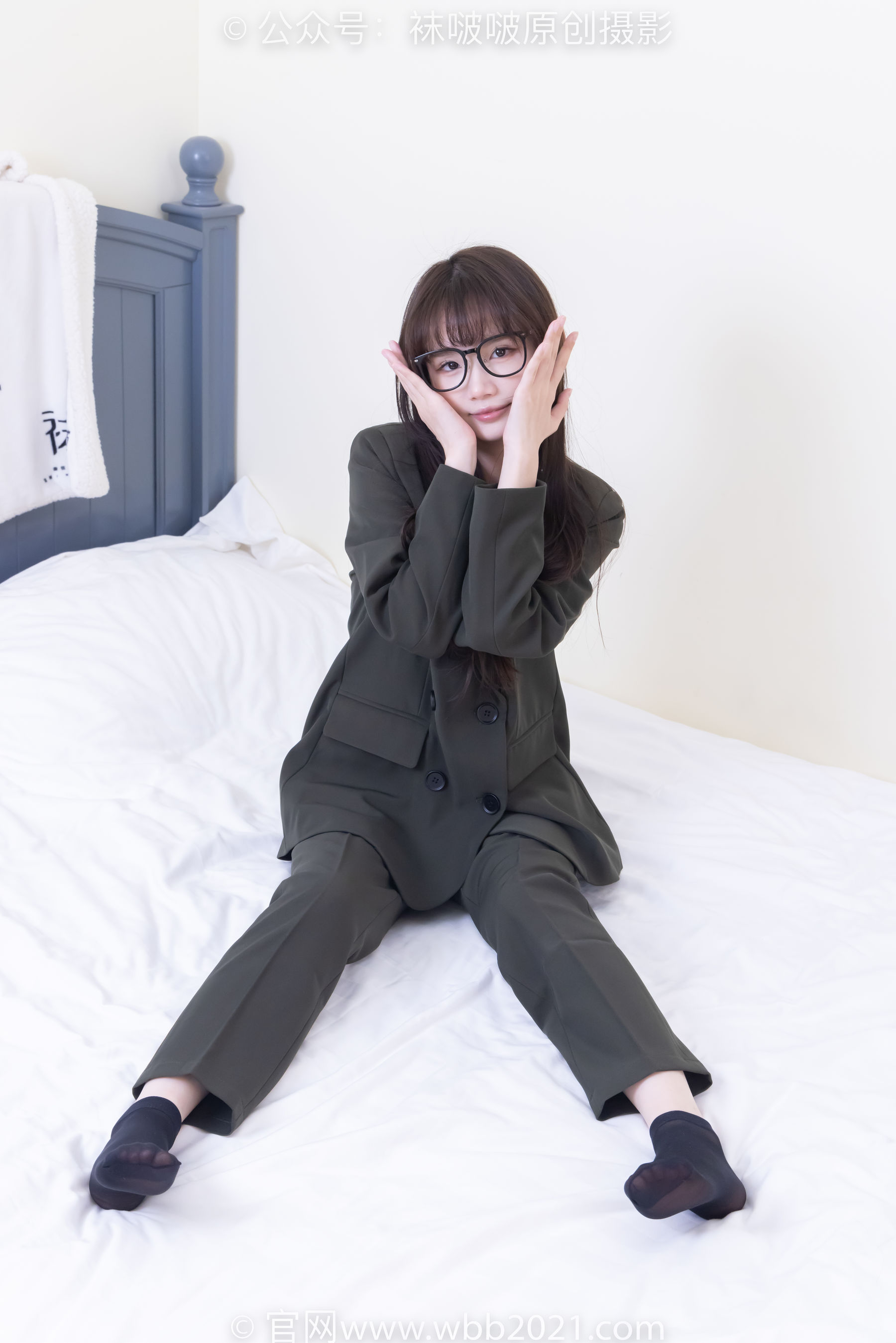 BoBoSocks袜啵啵 No.529 甜甜圈 - 高跟鞋、短黑丝、裸足、半蹲半脱袜子剧情/(154P)