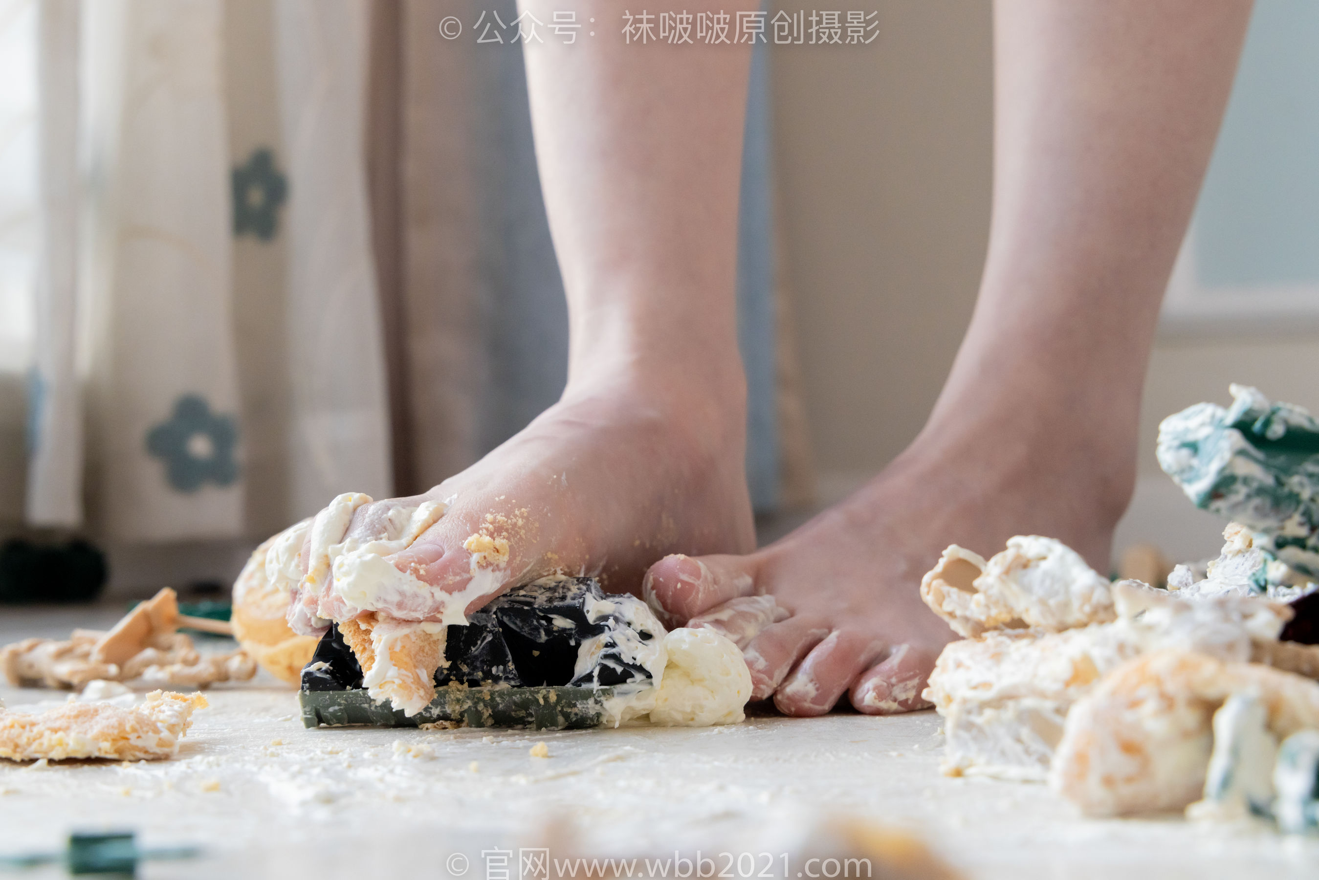 BoBoSocks袜啵啵 No.544 甜甜圈 - 高跟鞋、油亮薄白丝、裸足、踩小人和奶油泡芙剧情/(172P)