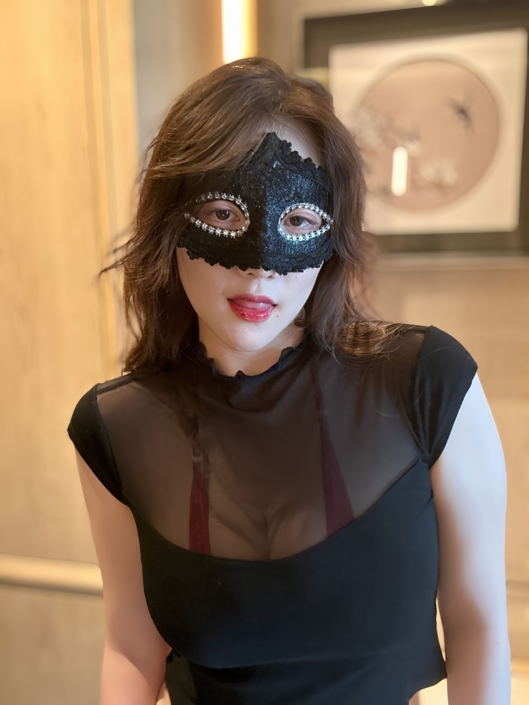 可可西yyy - 蒙面女侠红色包臀裙/(48P)