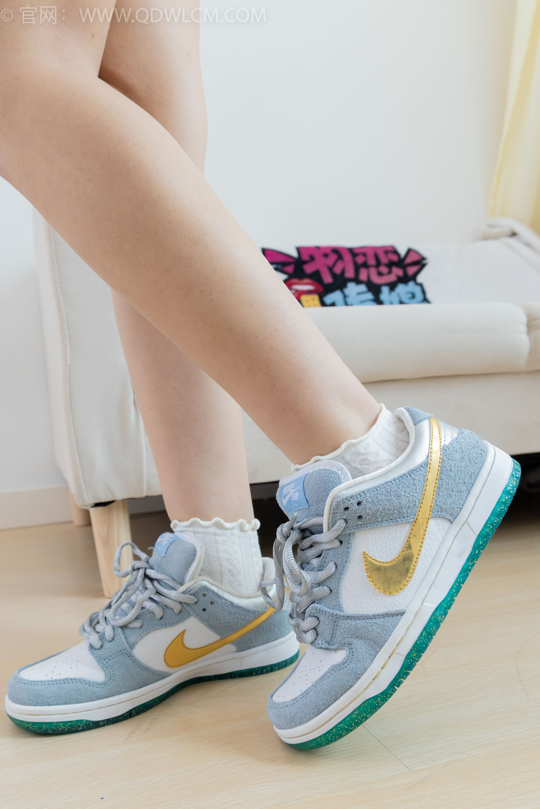 物恋传媒 No.2341 嘟嘟 - 板鞋、白棉袜、裸足、裸足涂精油/(190P)