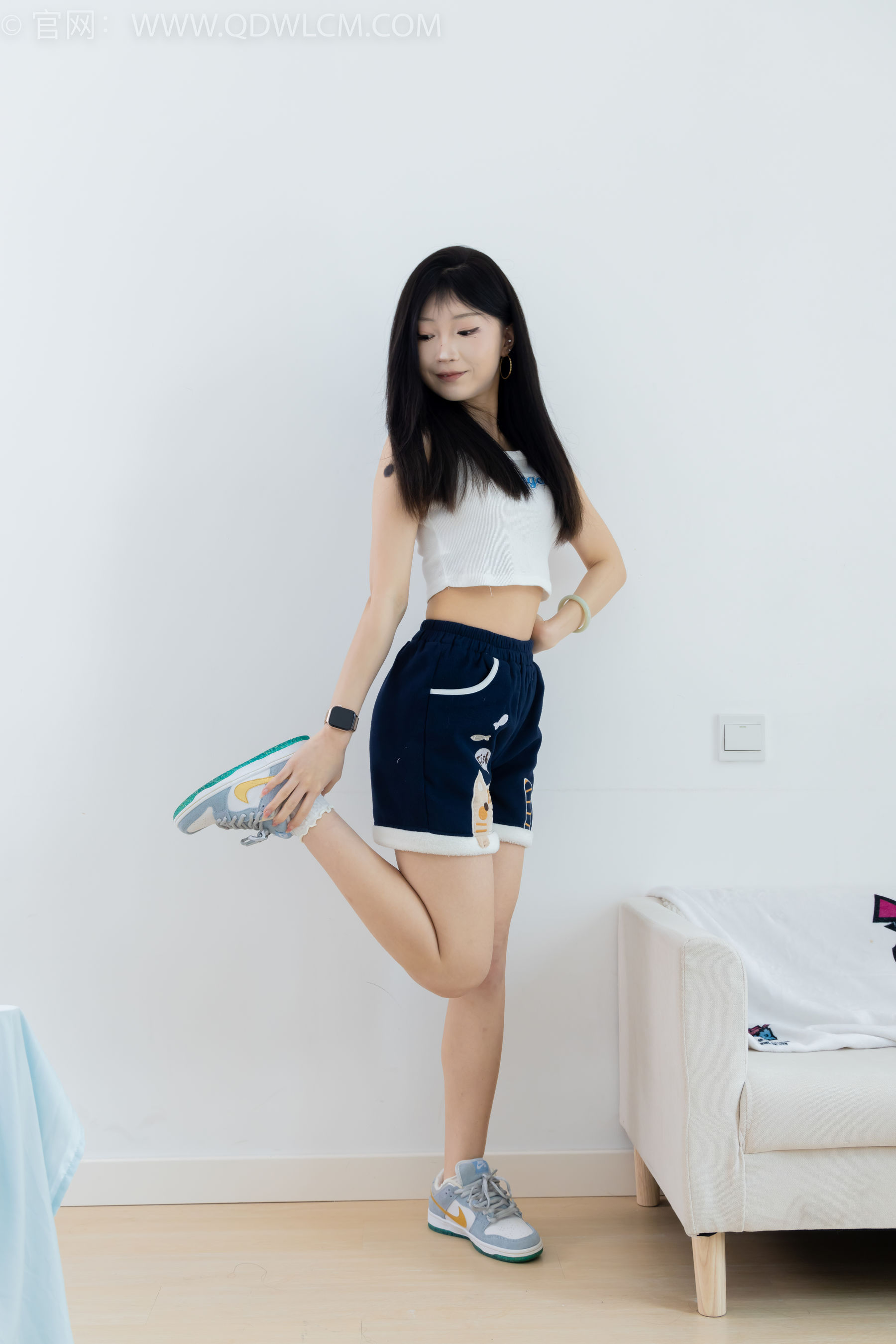 物恋传媒 No.2341 嘟嘟 - 板鞋、白棉袜、裸足、裸足涂精油/(190P)