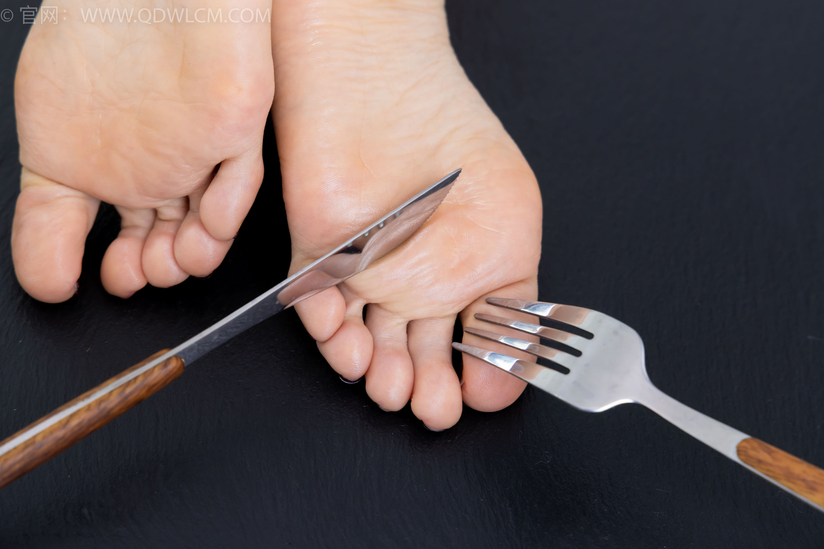 物恋传媒 No.2341 嘟嘟 - 板鞋、白棉袜、裸足、裸足涂精油/(190P)