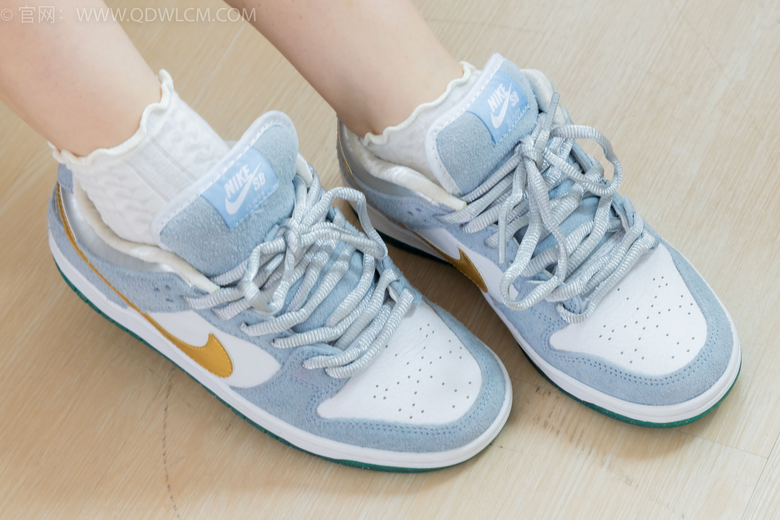 物恋传媒 No.2341 嘟嘟 - 板鞋、白棉袜、裸足、裸足涂精油/(190P)