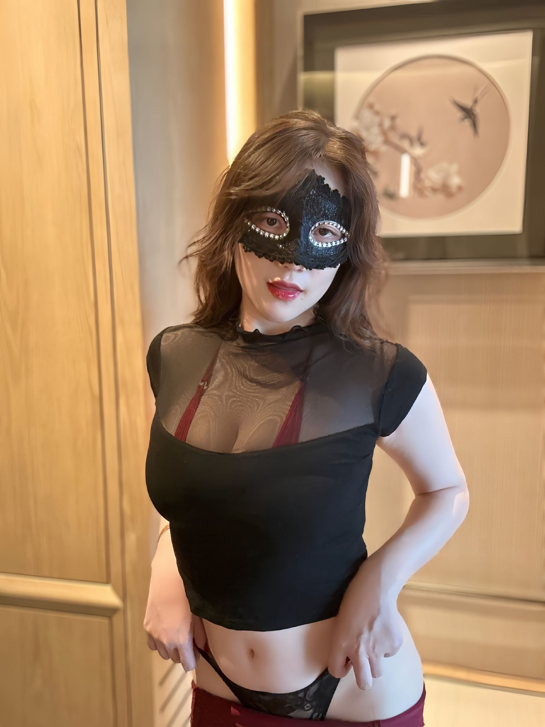 可可西yyy - 蒙面女侠红色包臀裙/(48P)