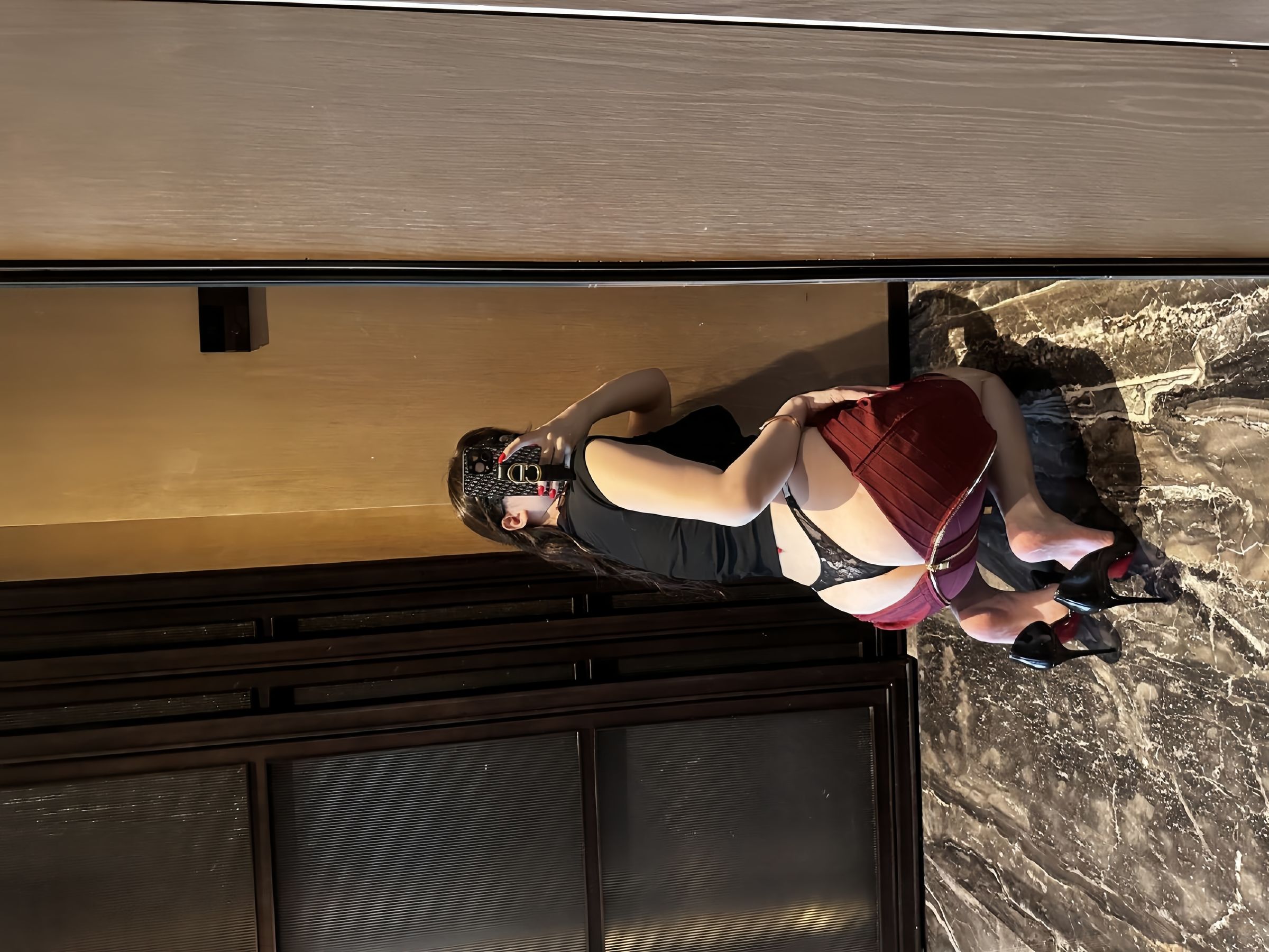 可可西yyy - 蒙面女侠红色包臀裙/(48P)