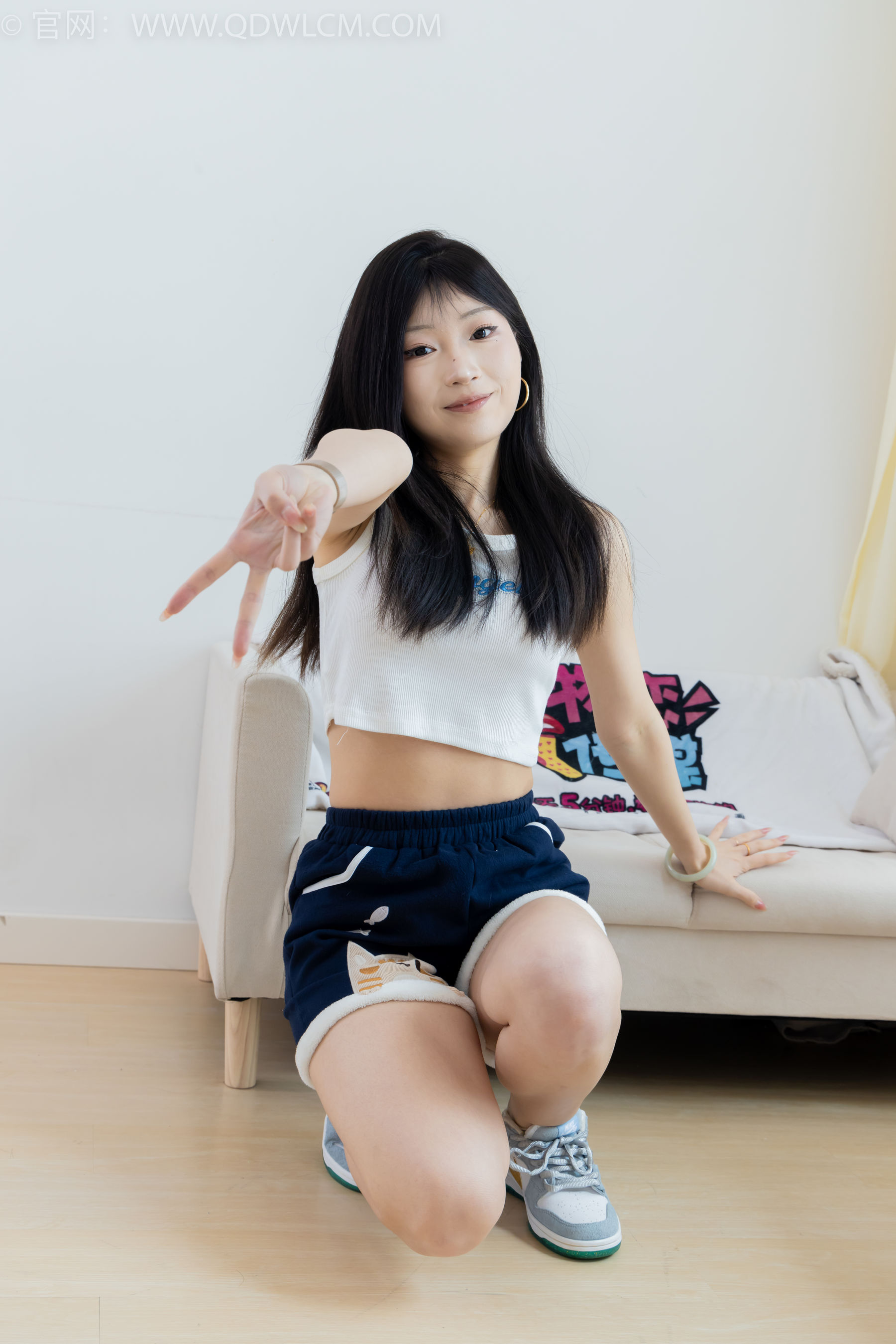 物恋传媒 No.2341 嘟嘟 - 板鞋、白棉袜、裸足、裸足涂精油/(190P)