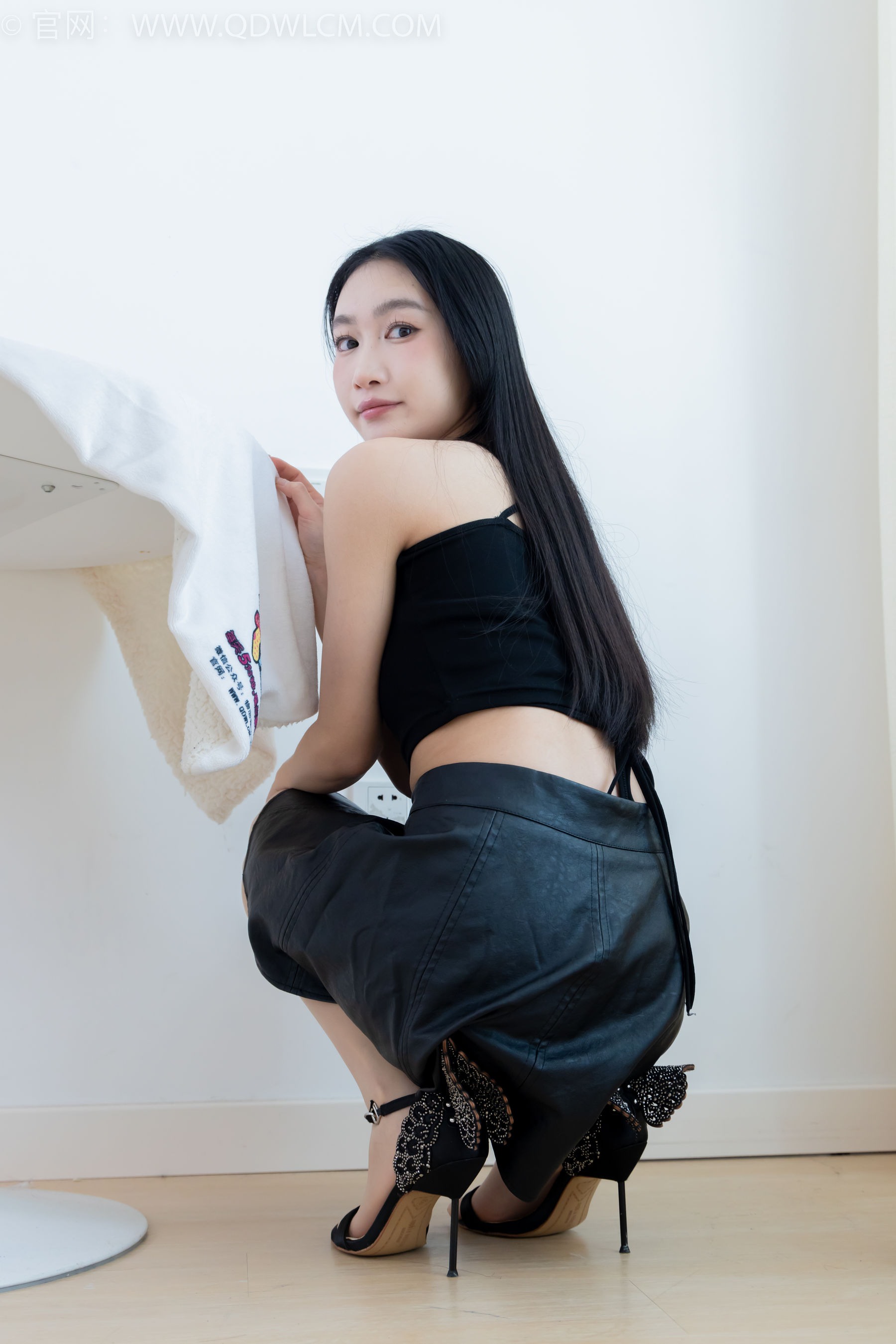 物恋传媒 No.2342 小影 - 高跟鞋、薄肉丝/(155P)