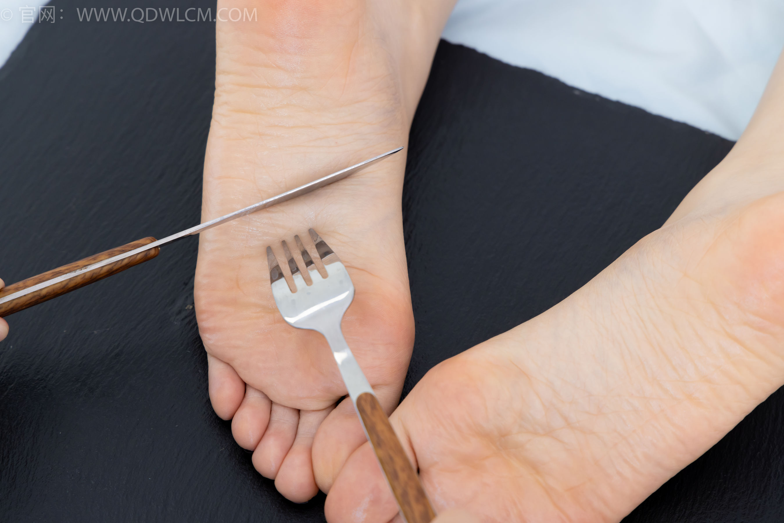 物恋传媒 No.2341 嘟嘟 - 板鞋、白棉袜、裸足、裸足涂精油/(190P)