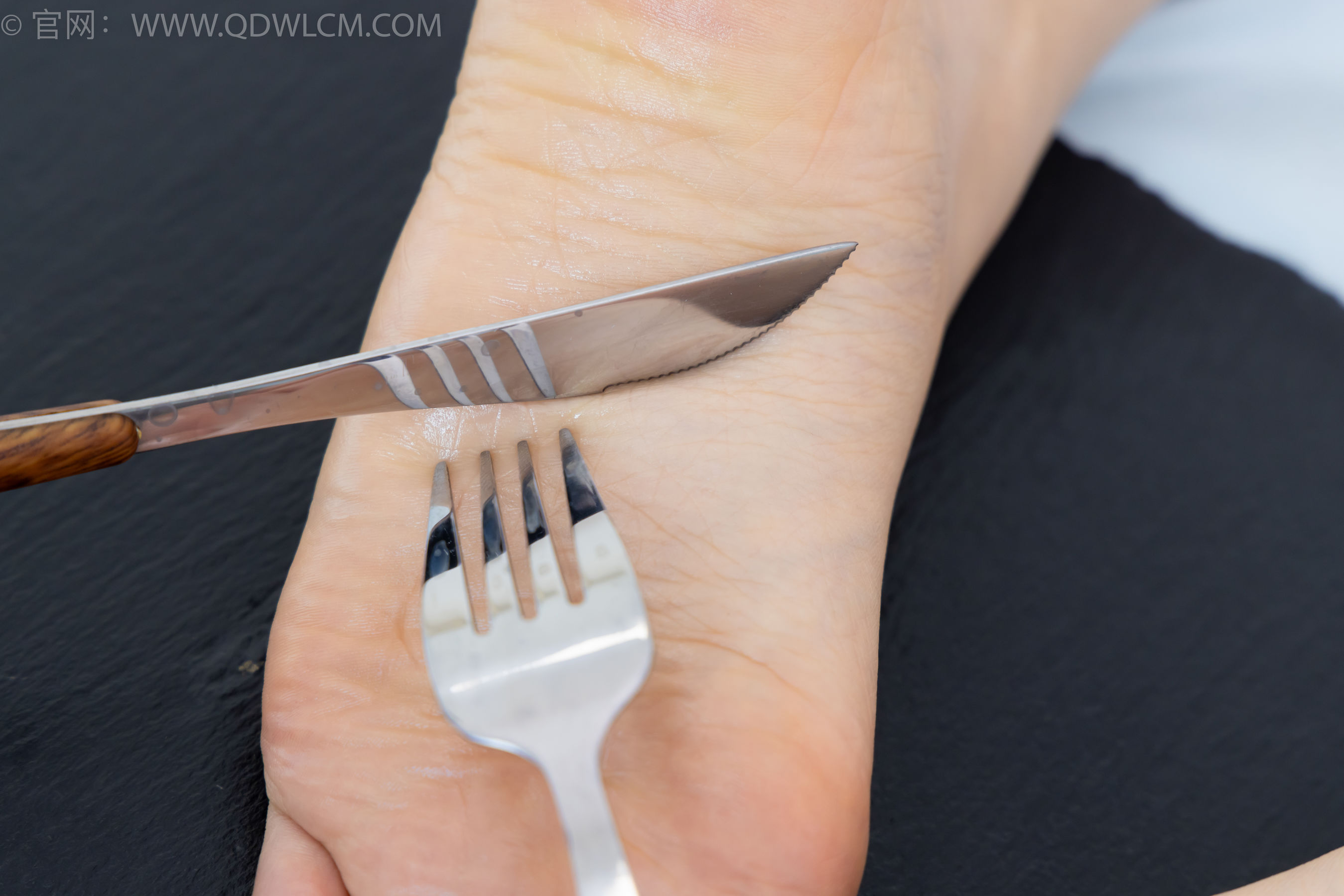 物恋传媒 No.2341 嘟嘟 - 板鞋、白棉袜、裸足、裸足涂精油/(190P)