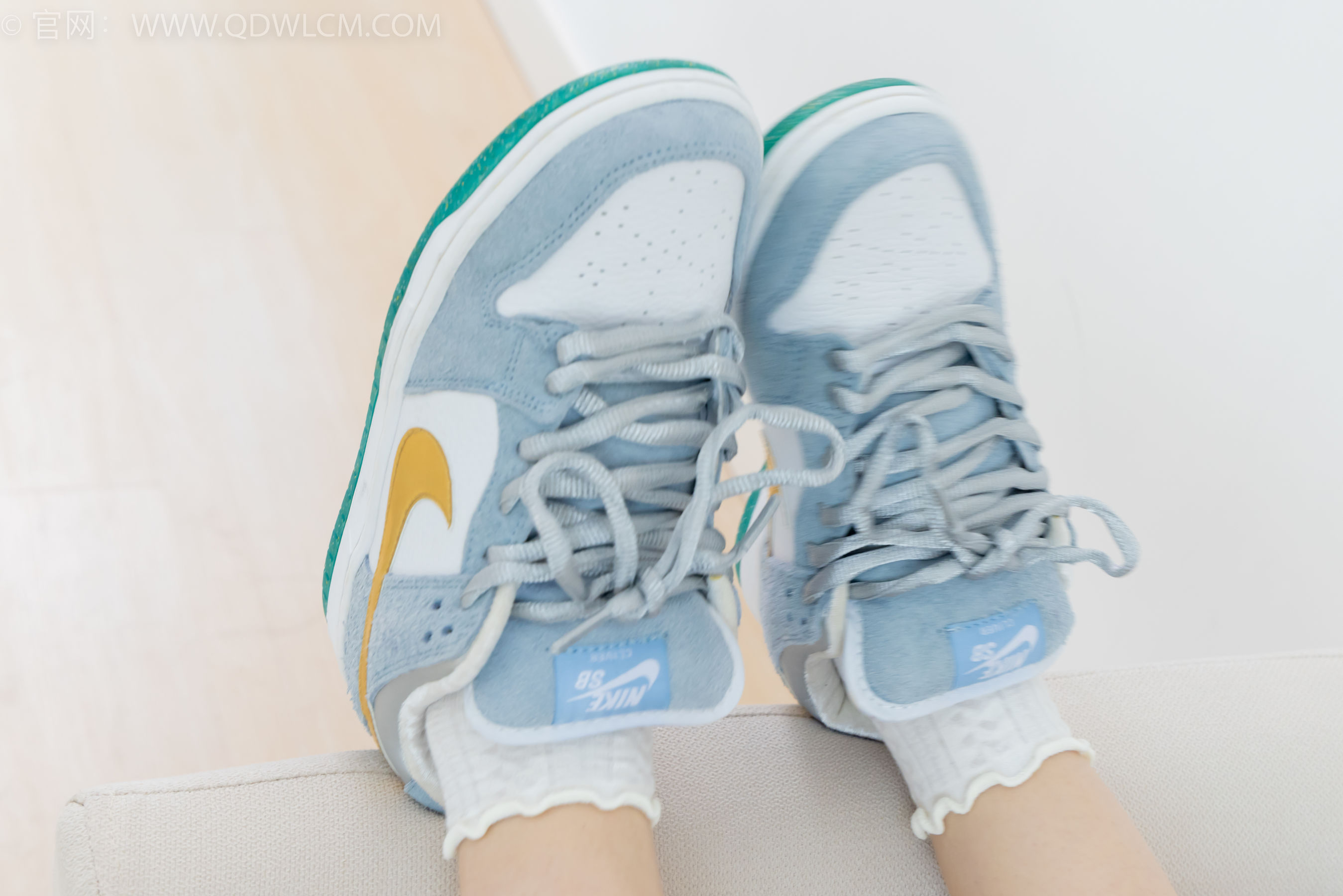 物恋传媒 No.2341 嘟嘟 - 板鞋、白棉袜、裸足、裸足涂精油/(190P)