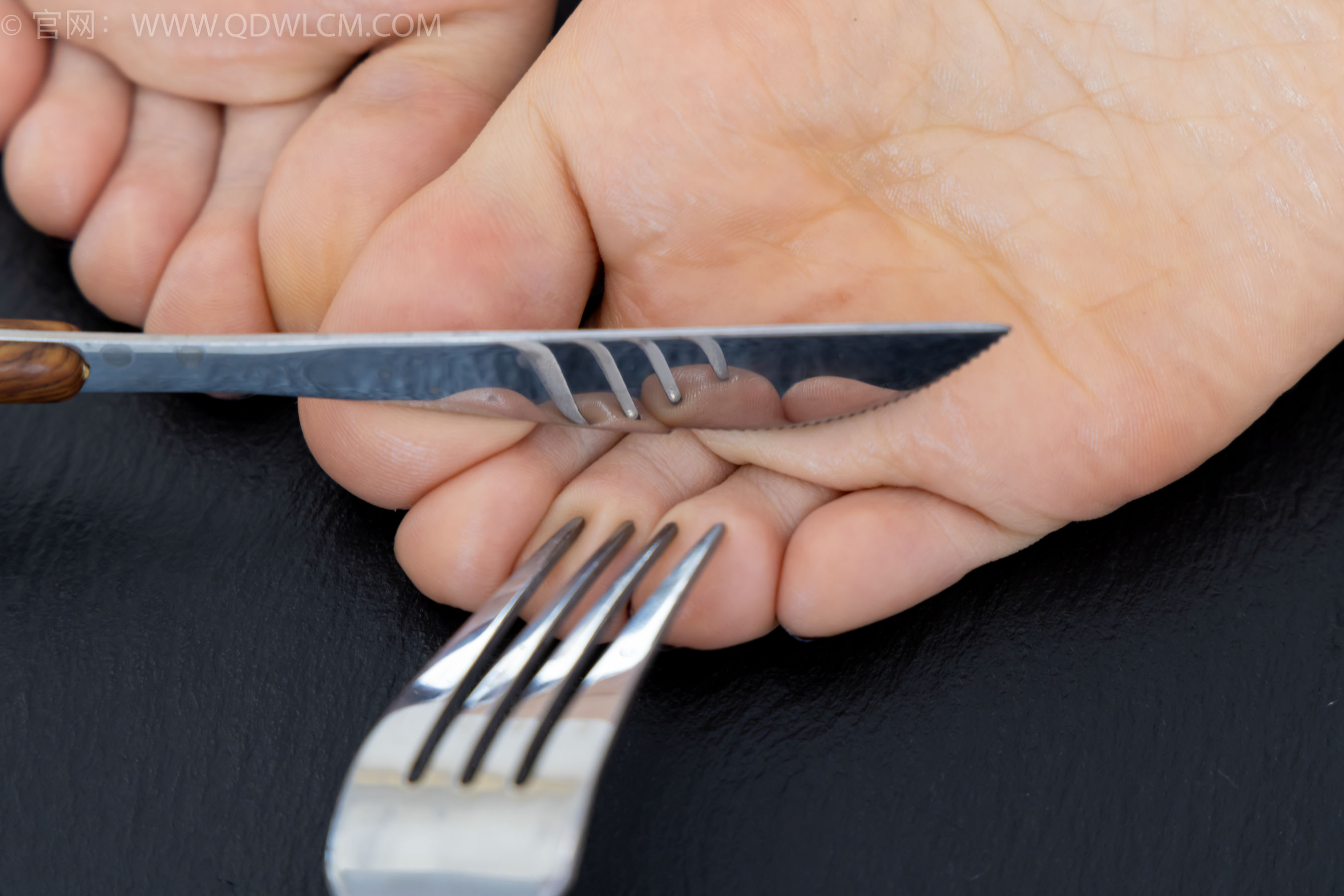 物恋传媒 No.2341 嘟嘟 - 板鞋、白棉袜、裸足、裸足涂精油/(190P)