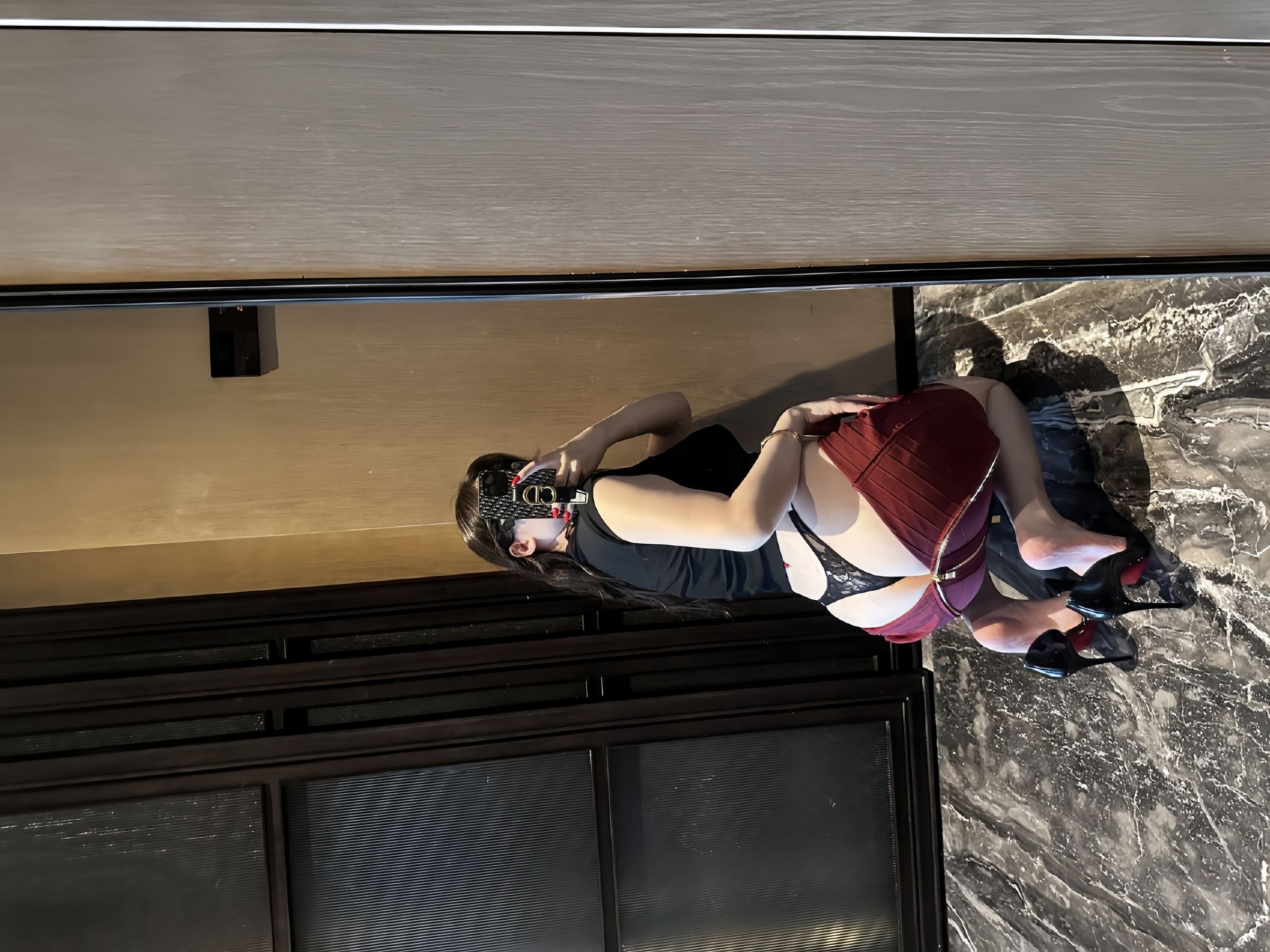 可可西yyy - 蒙面女侠红色包臀裙/(48P)