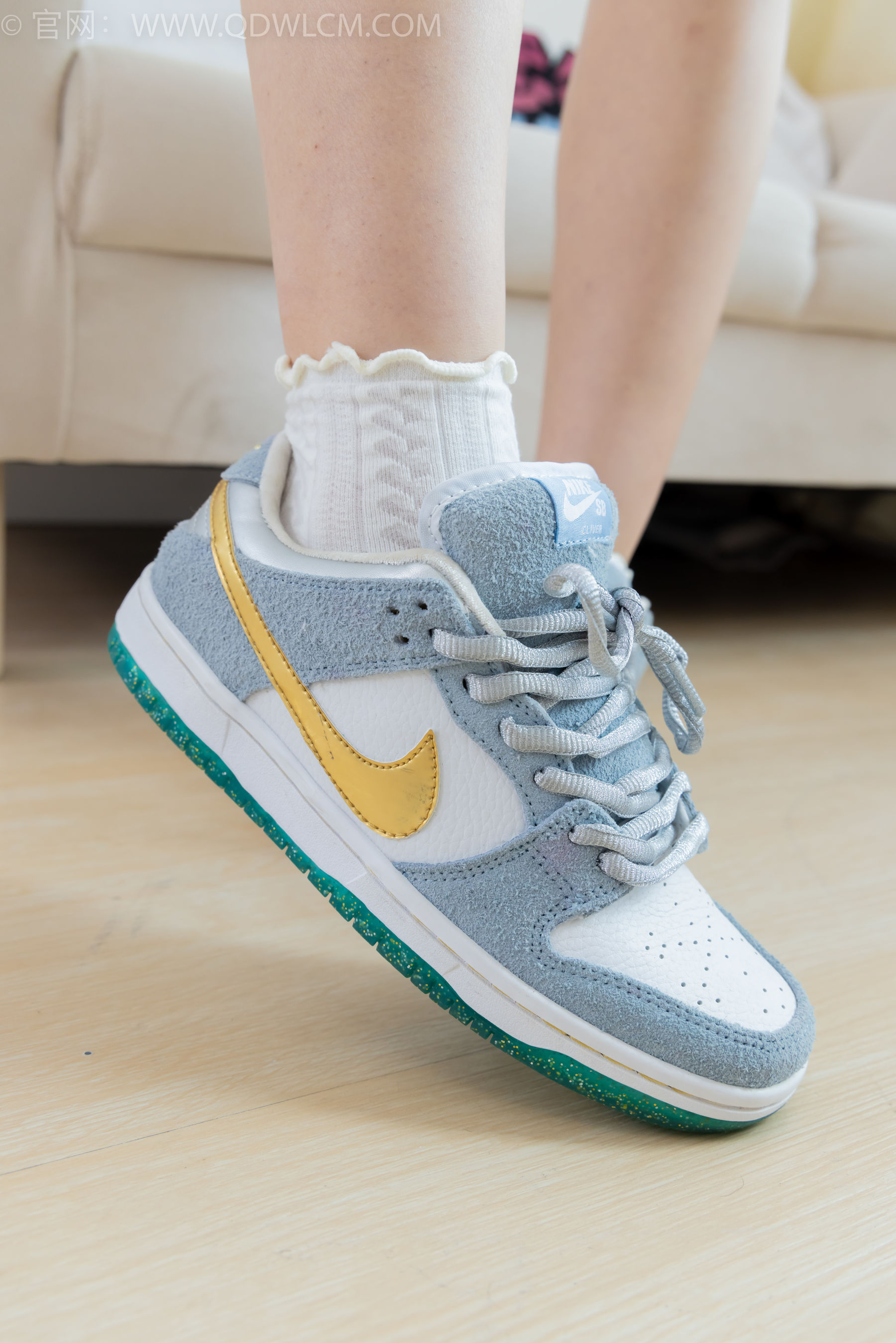 物恋传媒 No.2341 嘟嘟 - 板鞋、白棉袜、裸足、裸足涂精油/(190P)