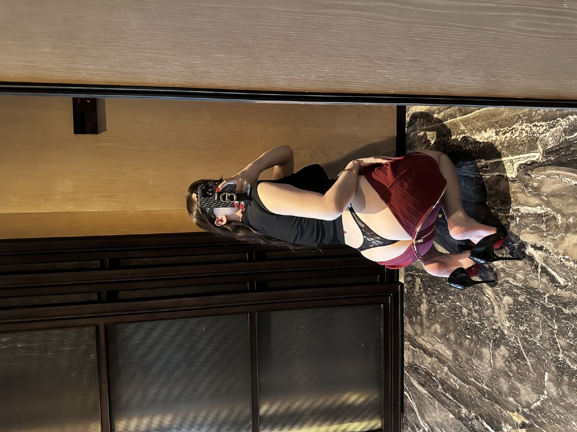 可可西yyy - 蒙面女侠红色包臀裙/(48P)