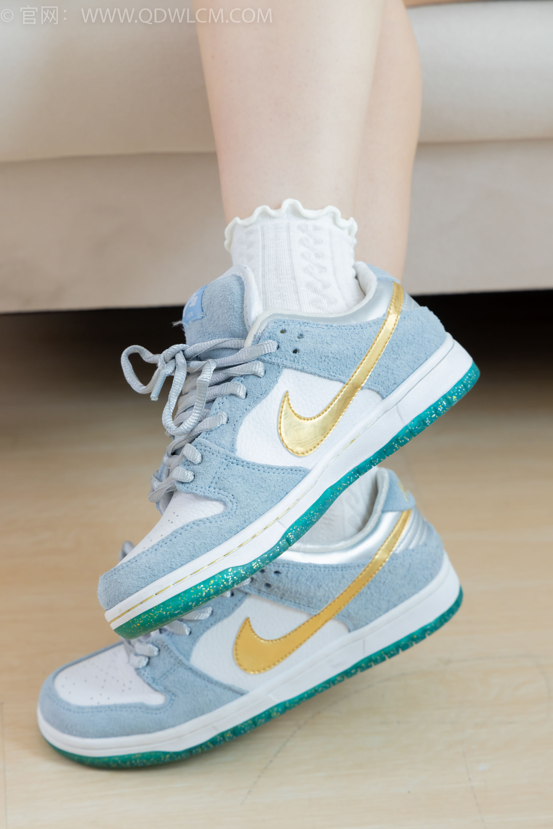 物恋传媒 No.2341 嘟嘟 - 板鞋、白棉袜、裸足、裸足涂精油/(190P)