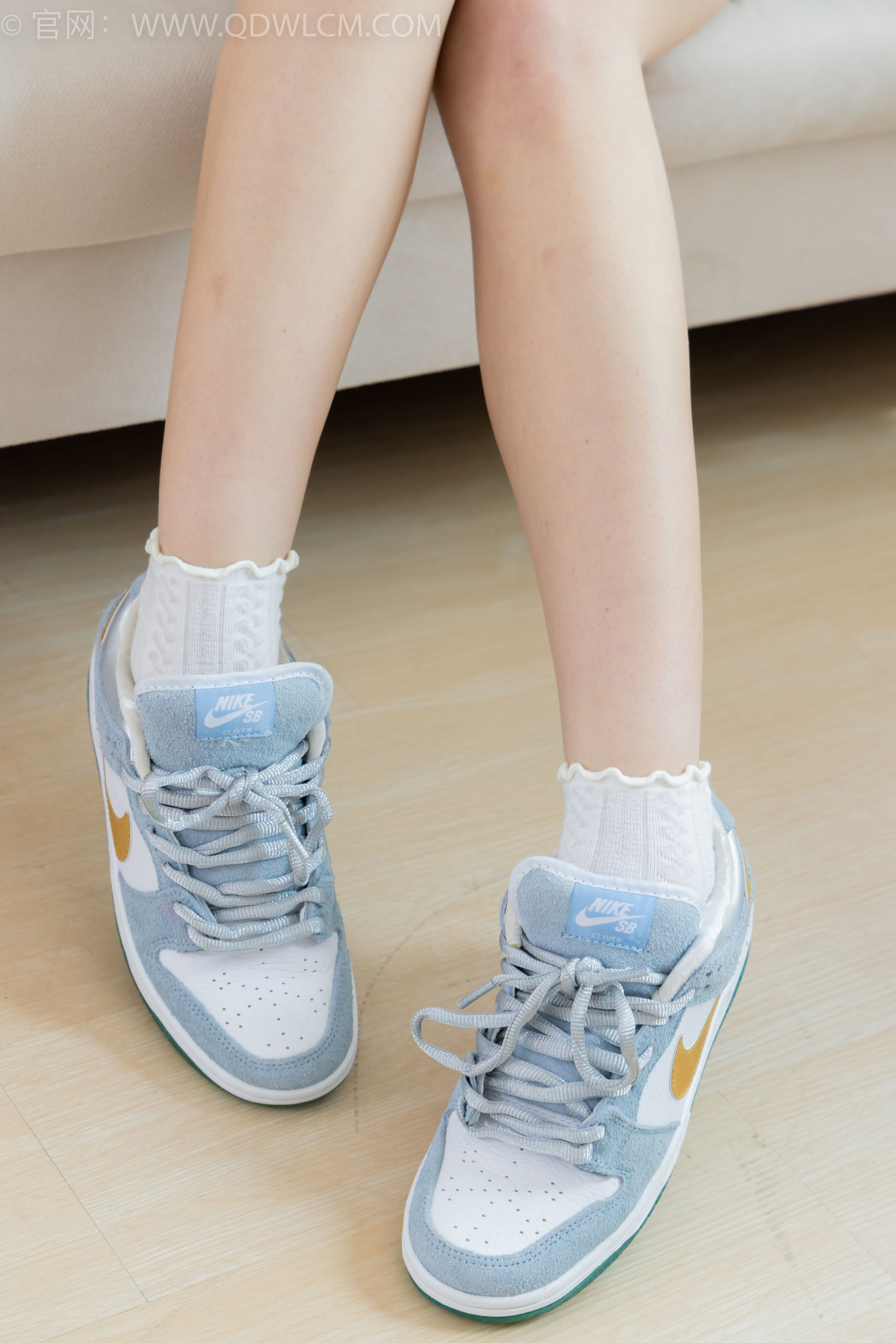 物恋传媒 No.2341 嘟嘟 - 板鞋、白棉袜、裸足、裸足涂精油/(190P)