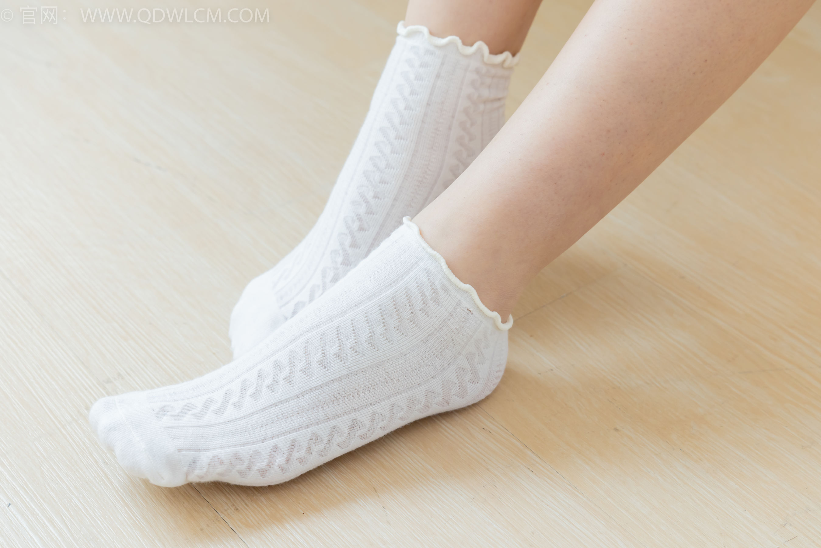 物恋传媒 No.2341 嘟嘟 - 板鞋、白棉袜、裸足、裸足涂精油/(190P)