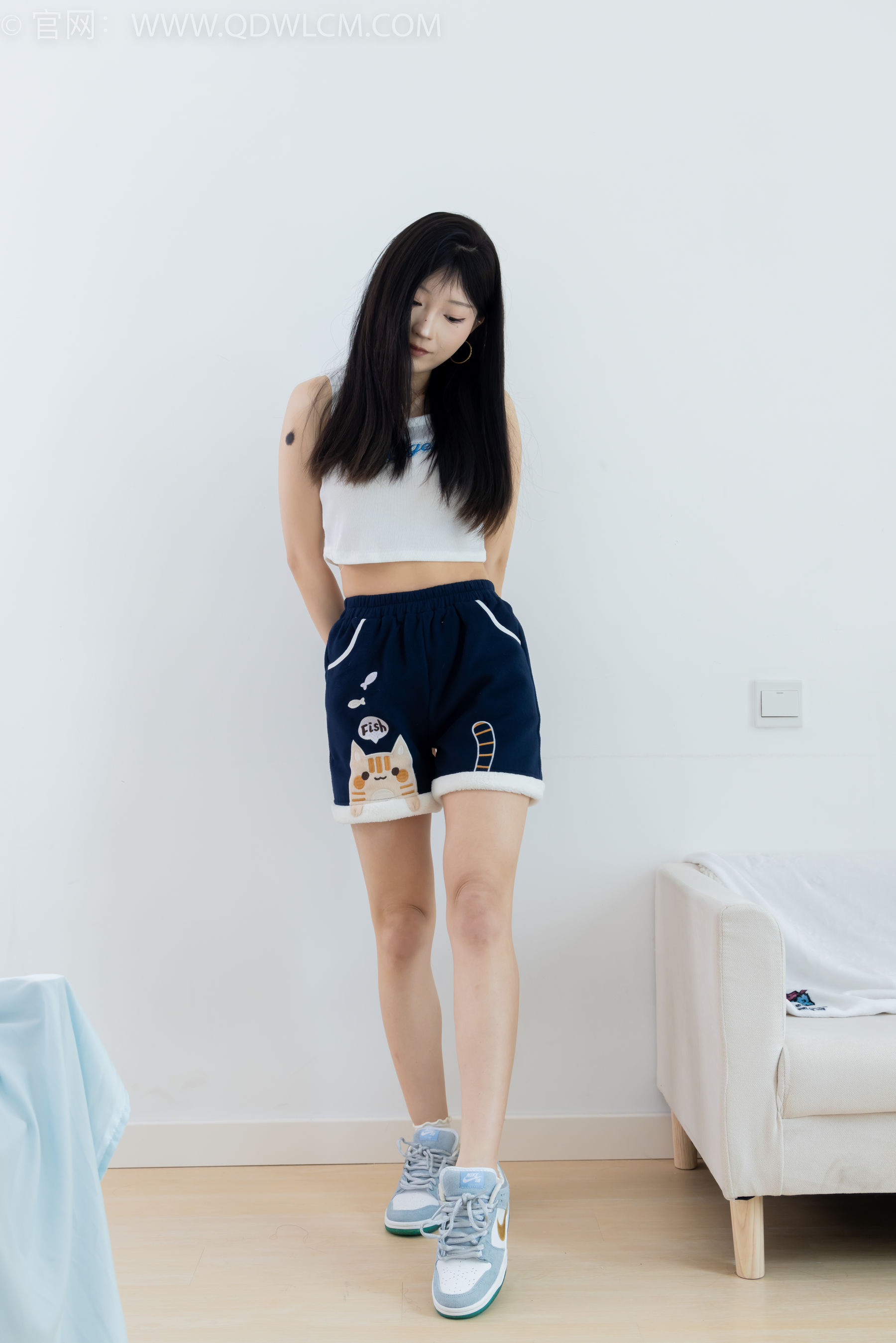 物恋传媒 No.2341 嘟嘟 - 板鞋、白棉袜、裸足、裸足涂精油/(190P)