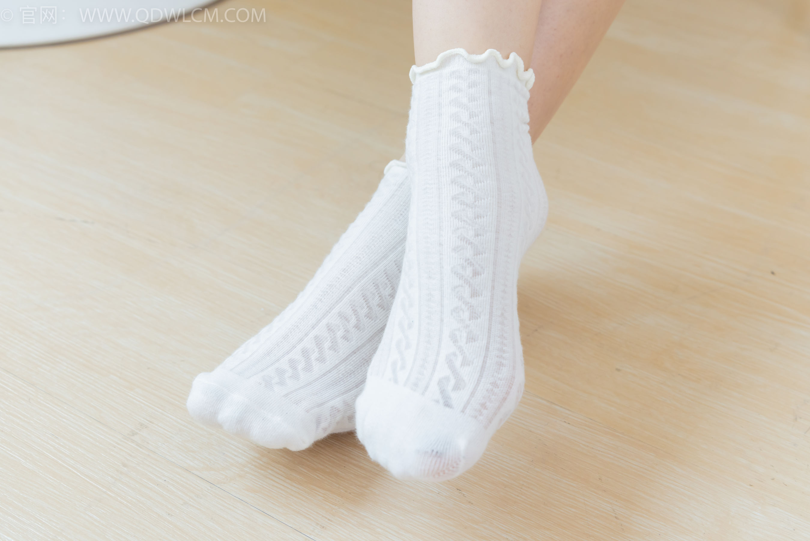 物恋传媒 No.2341 嘟嘟 - 板鞋、白棉袜、裸足、裸足涂精油/(190P)