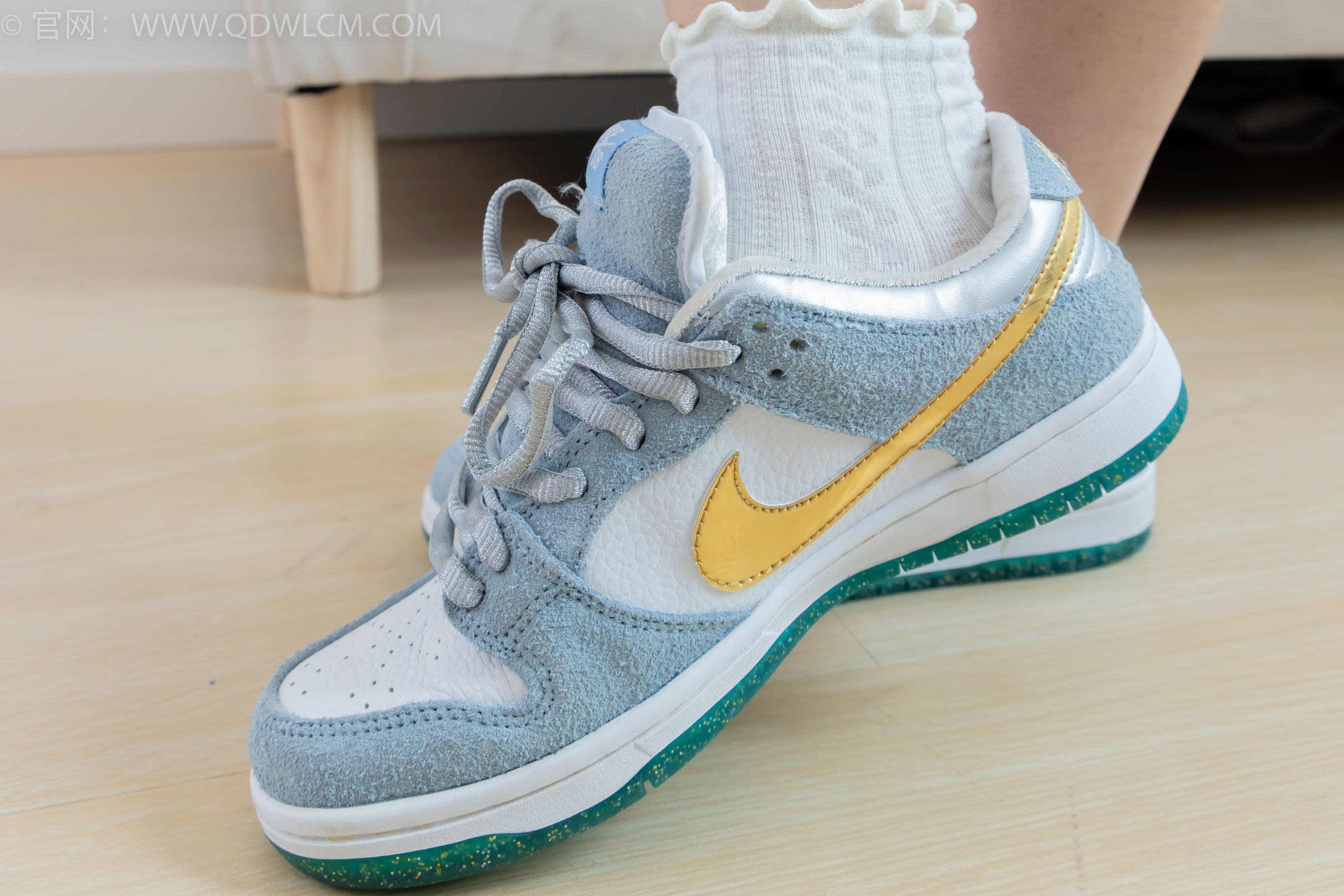 物恋传媒 No.2341 嘟嘟 - 板鞋、白棉袜、裸足、裸足涂精油/(190P)