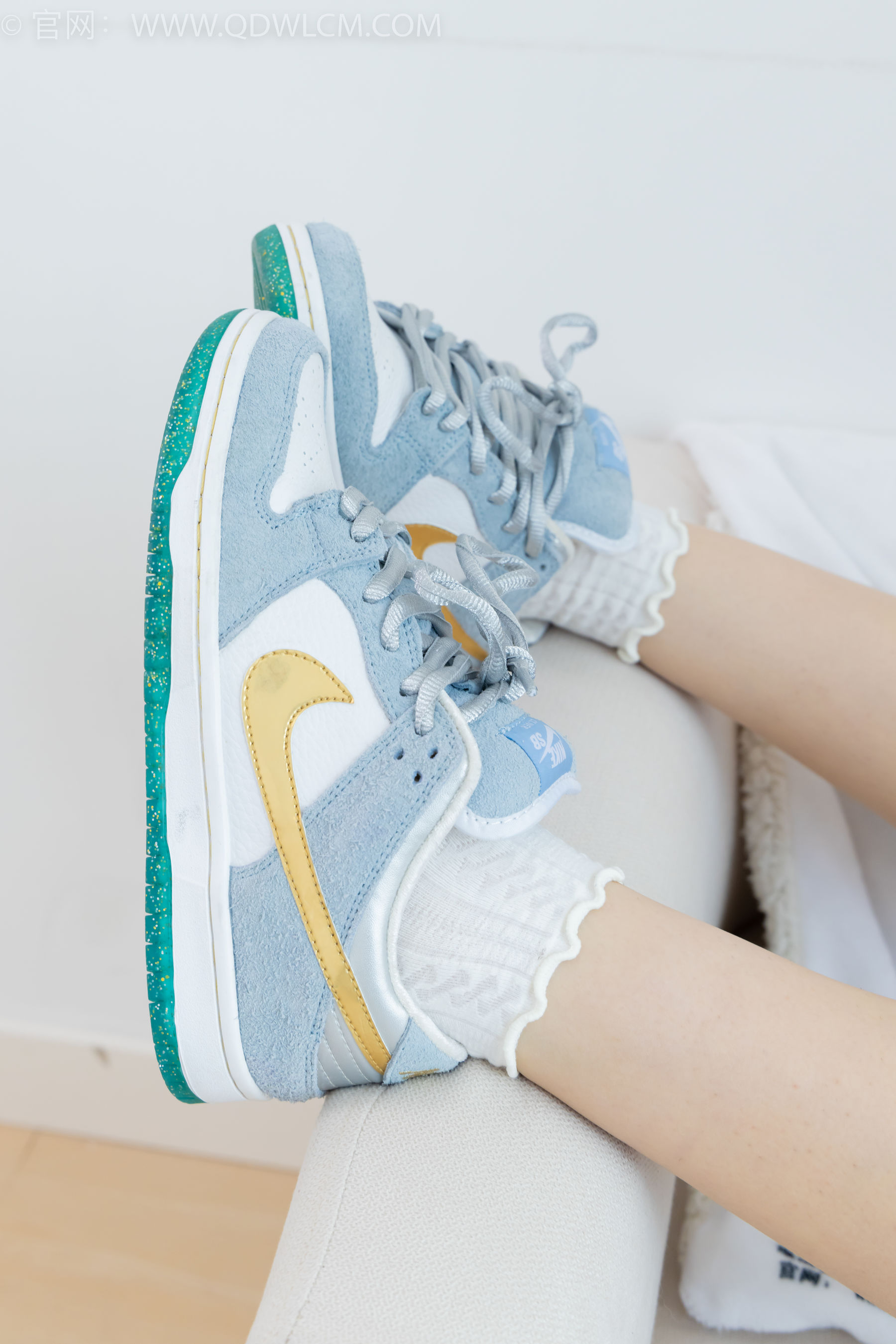 物恋传媒 No.2341 嘟嘟 - 板鞋、白棉袜、裸足、裸足涂精油/(190P)