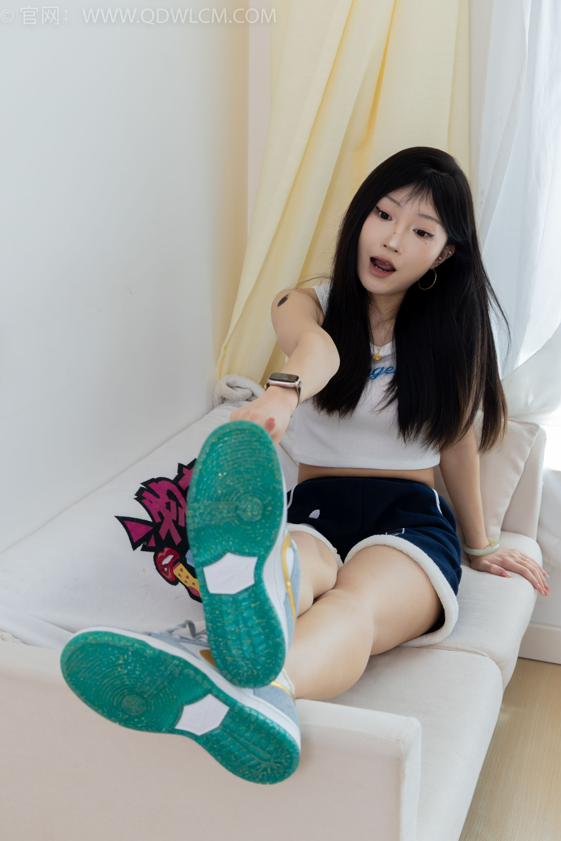 物恋传媒 No.2341 嘟嘟 - 板鞋、白棉袜、裸足、裸足涂精油/(190P)