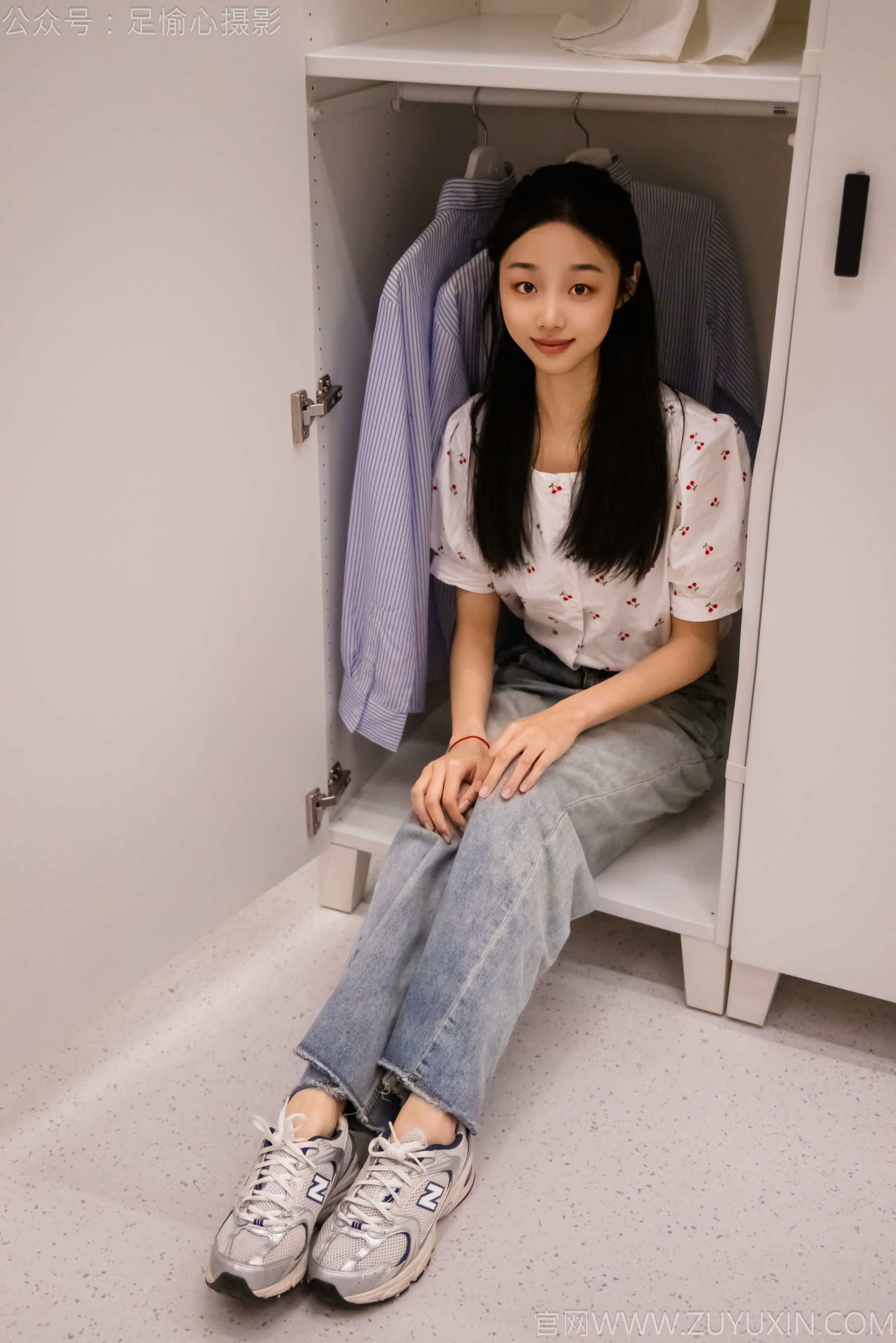 足愉心 No.012 奶芙 （搭配：碎花衬衫、牛仔长裤、运动鞋、白色棉袜、裸足）/(110P)
