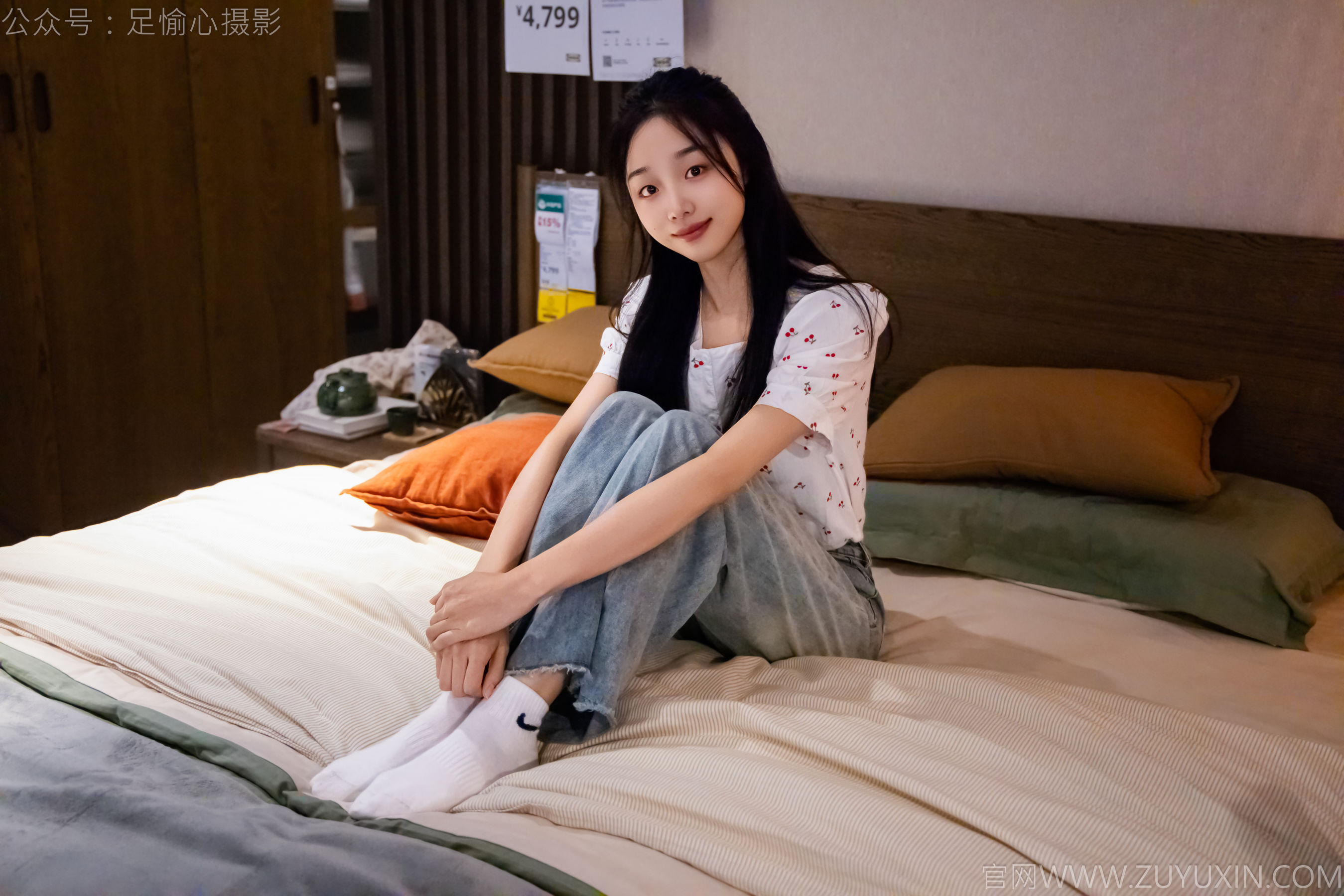 足愉心 No.012 奶芙 （搭配：碎花衬衫、牛仔长裤、运动鞋、白色棉袜、裸足）/(110P)