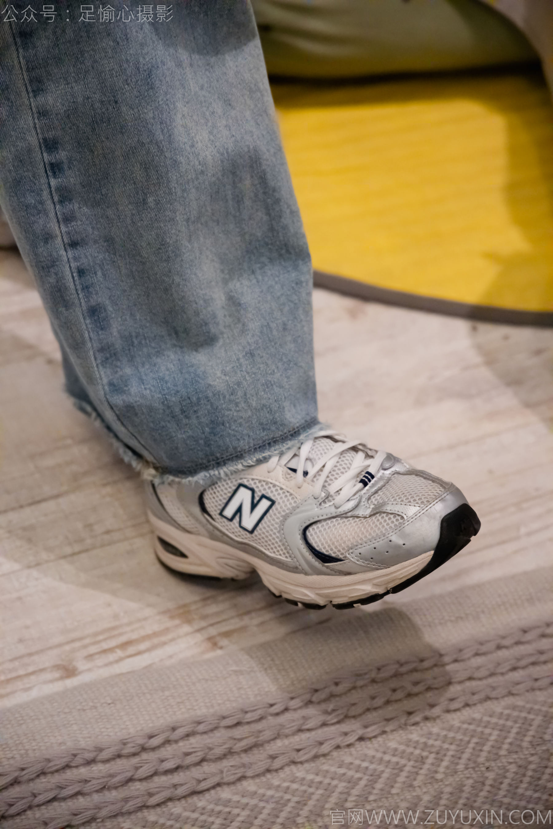 足愉心 No.012 奶芙 （搭配：碎花衬衫、牛仔长裤、运动鞋、白色棉袜、裸足）/(110P)